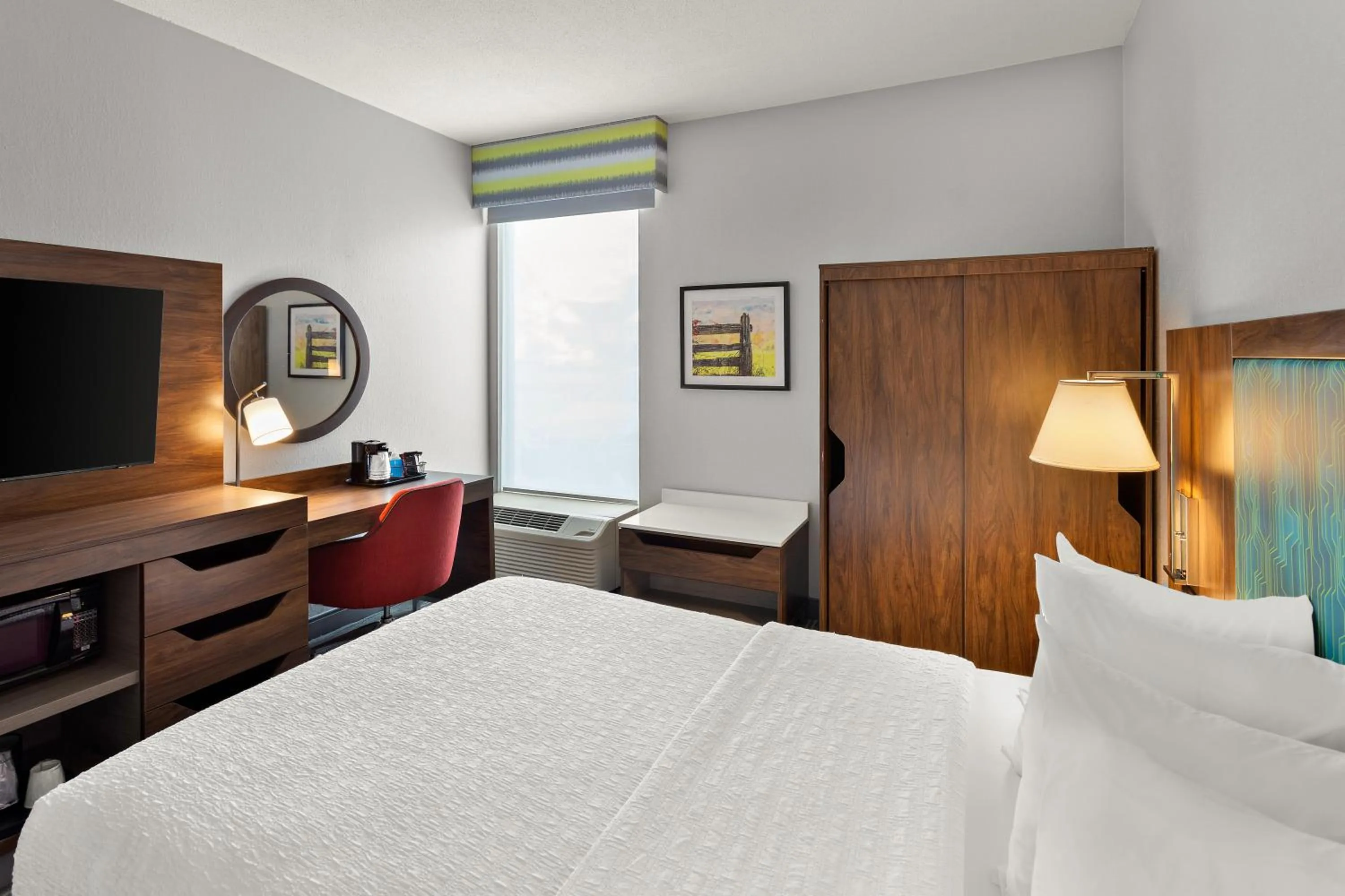 Guests, Bed in Hampton Inn Bridgeport/Clarksburg