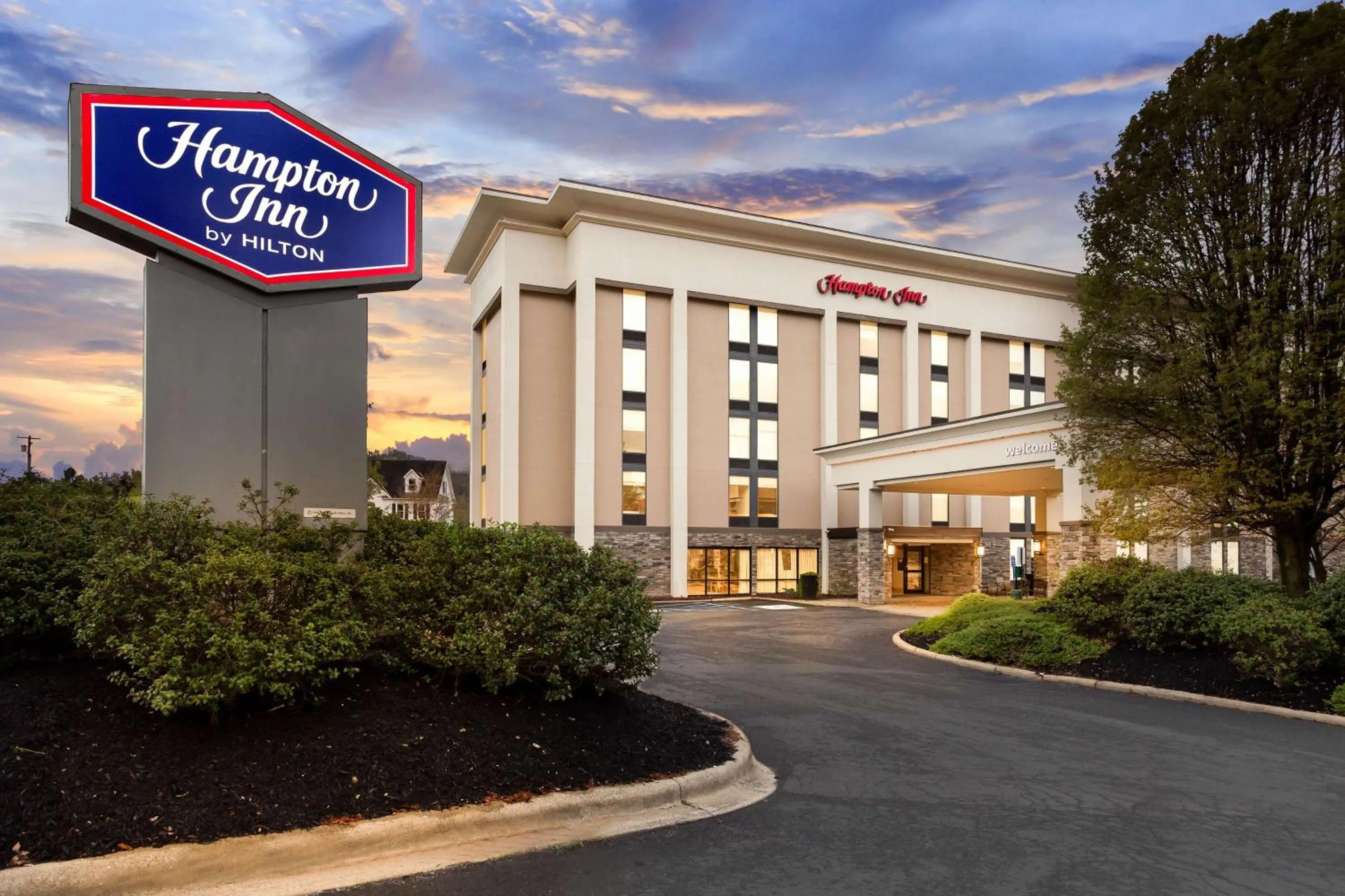 Property building in Hampton Inn Bridgeport/Clarksburg