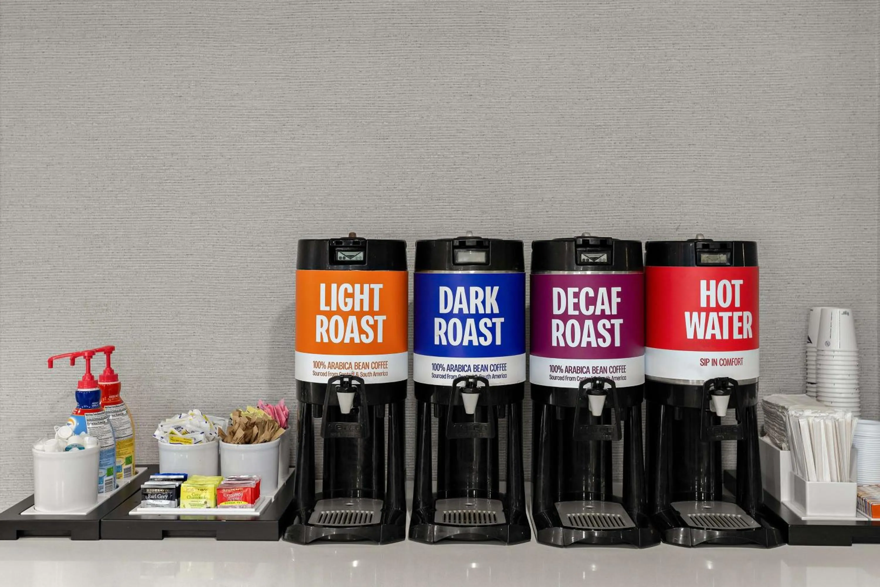 Dining area in Hampton Inn Bridgeport/Clarksburg