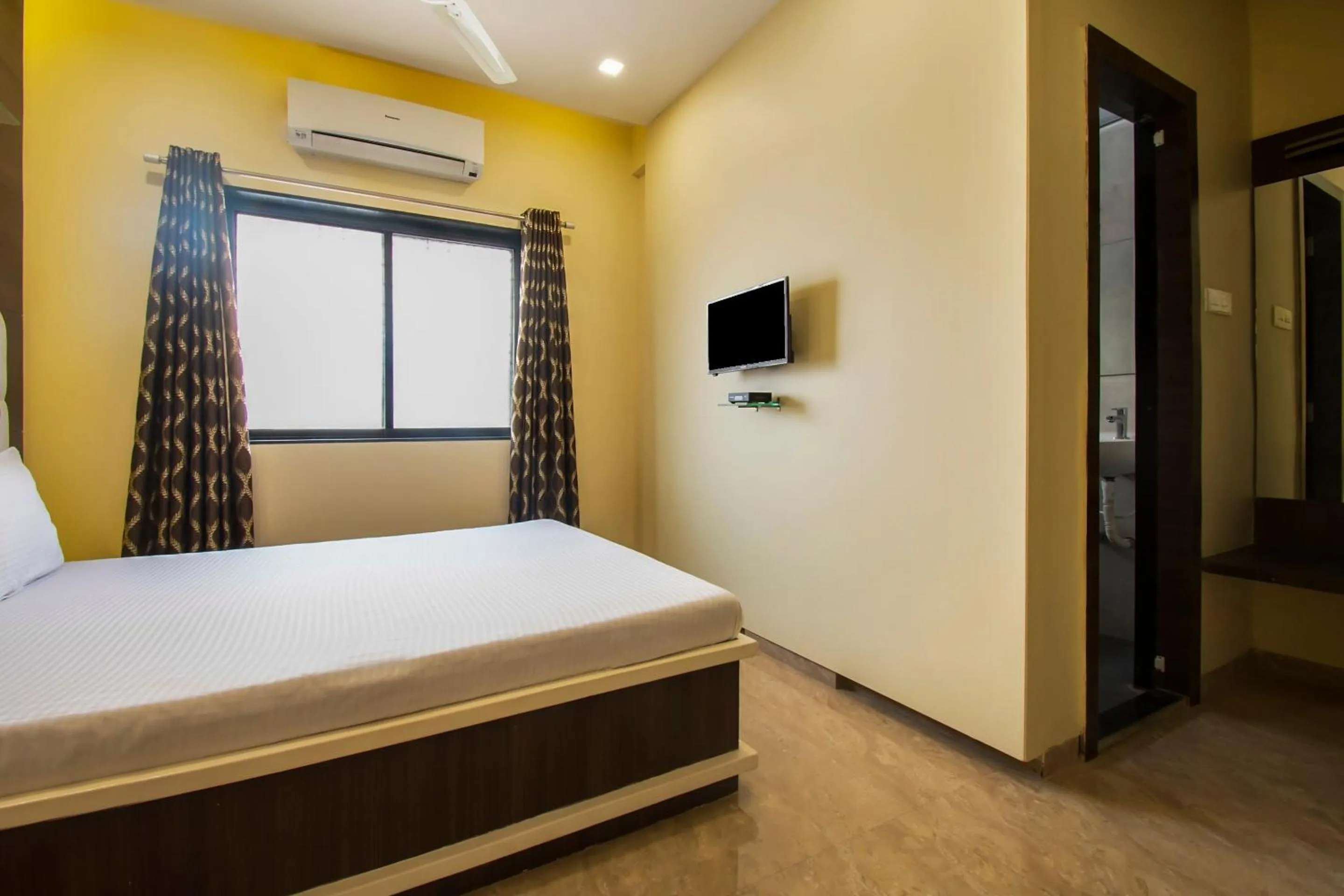 Bedroom in Aasra Lodge