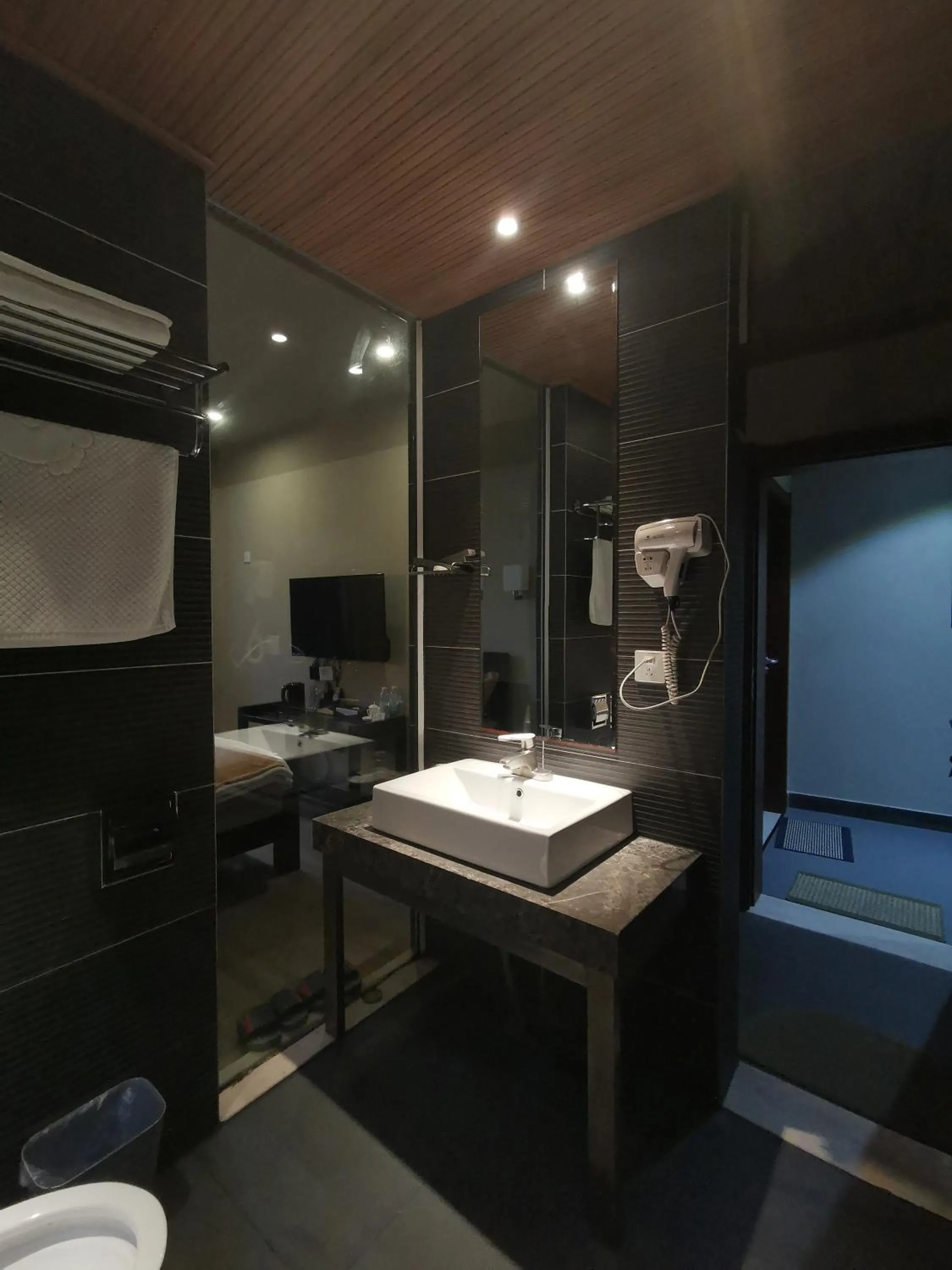 Bathroom in Beyond The Cloud