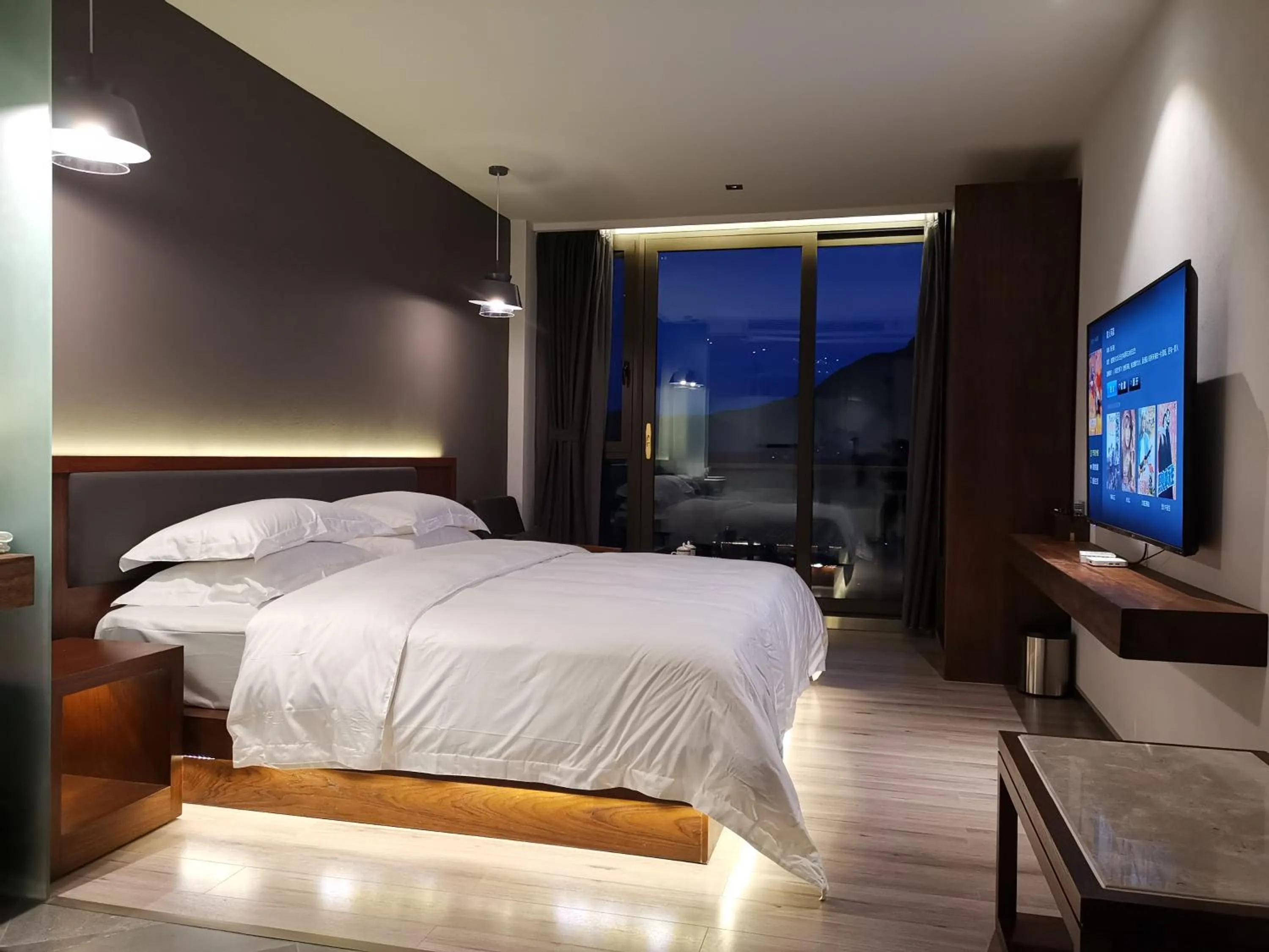 Photo of the whole room in Beyond The Cloud