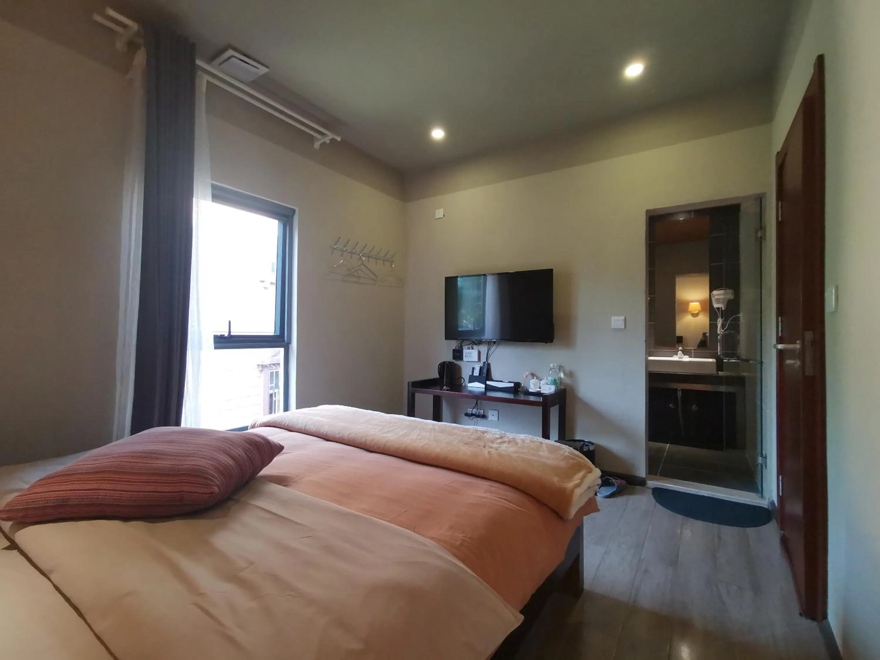 Photo of the whole room in Beyond The Cloud