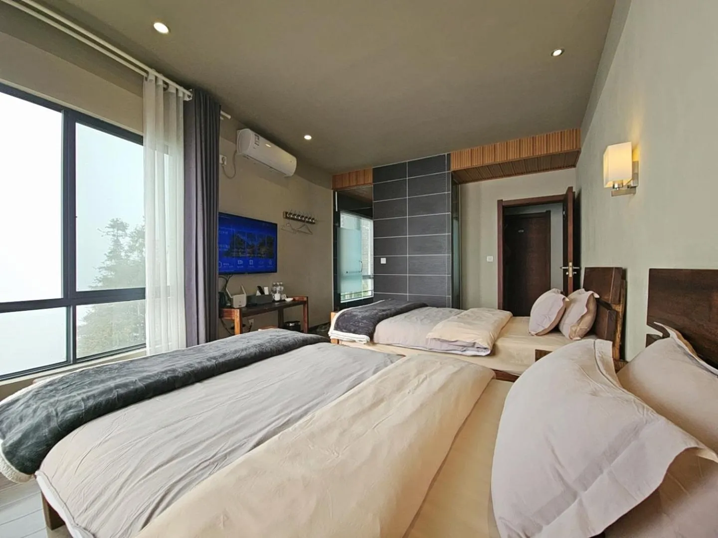 Photo of the whole room in Beyond The Cloud