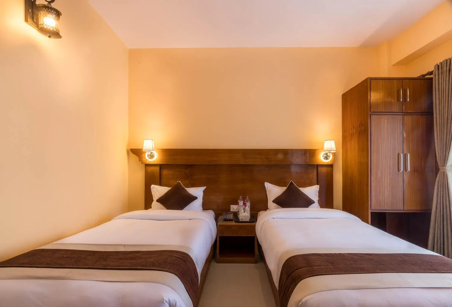 Photo of the whole room, Bed in Hotel Lake Shore