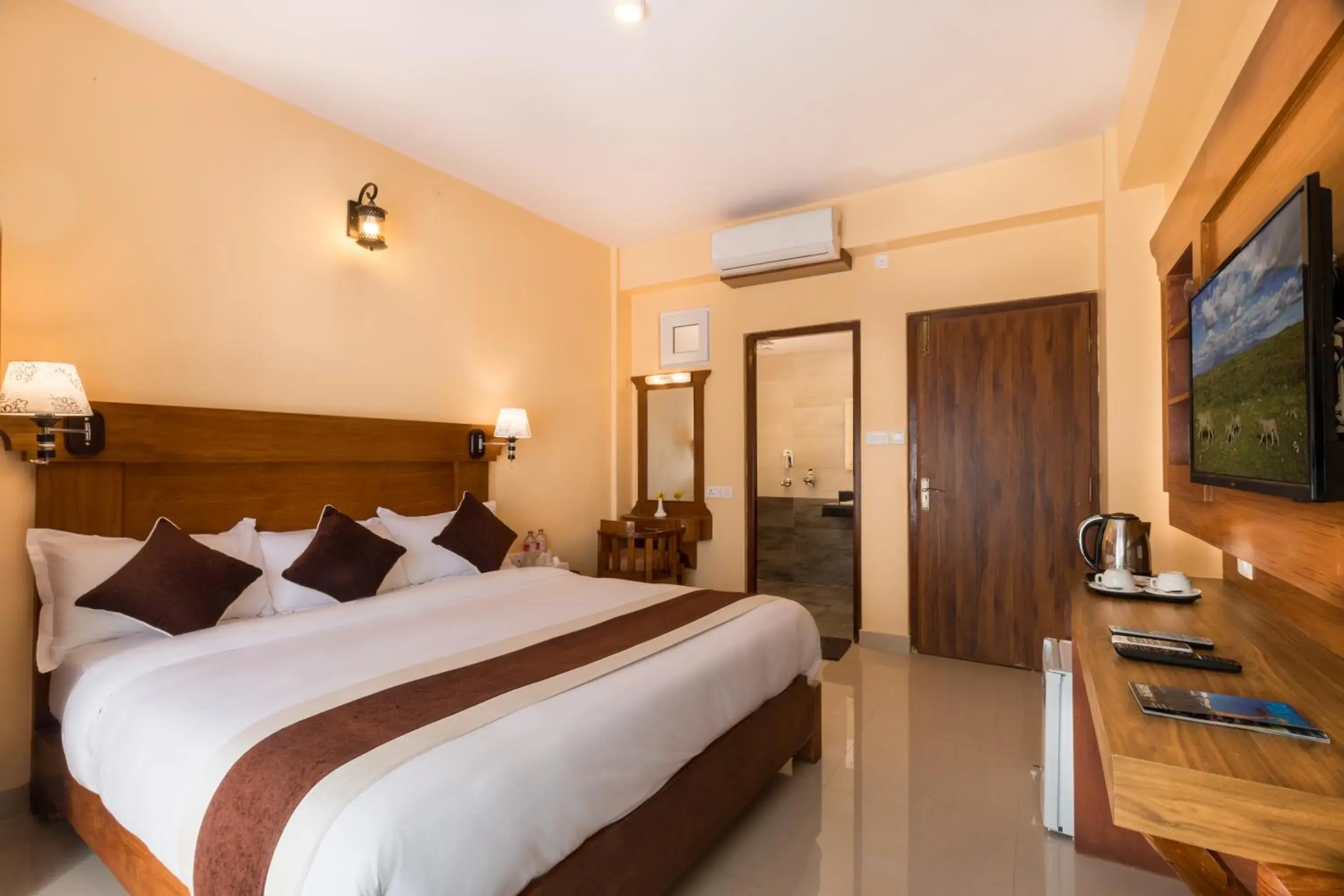 Deluxe Double Room with Balcony - single occupancy in Hotel Lake Shore Deluxe Double Room with Balcony - single occupancy in Hotel Lake Shore