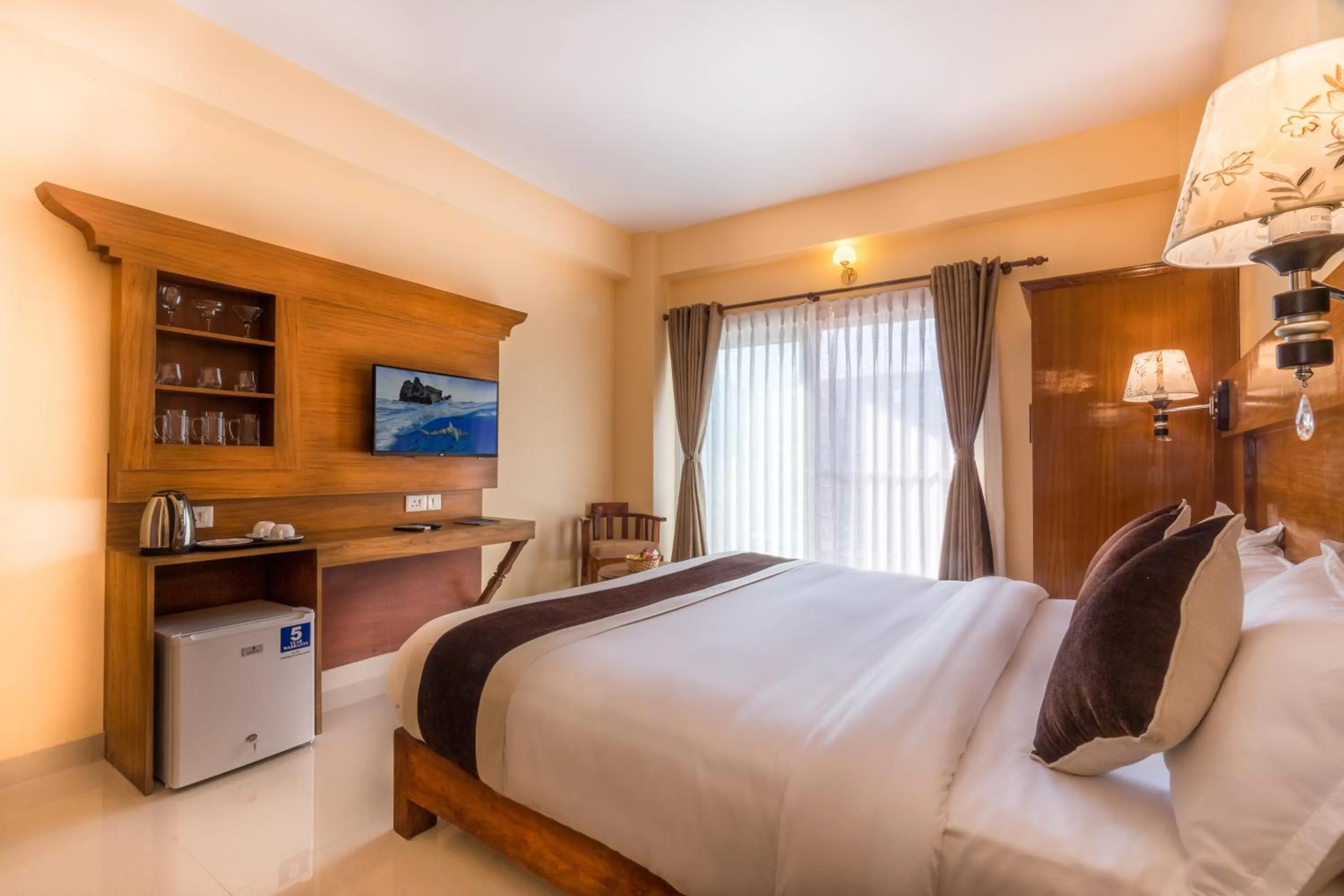 Photo of the whole room, Bed in Hotel Lake Shore