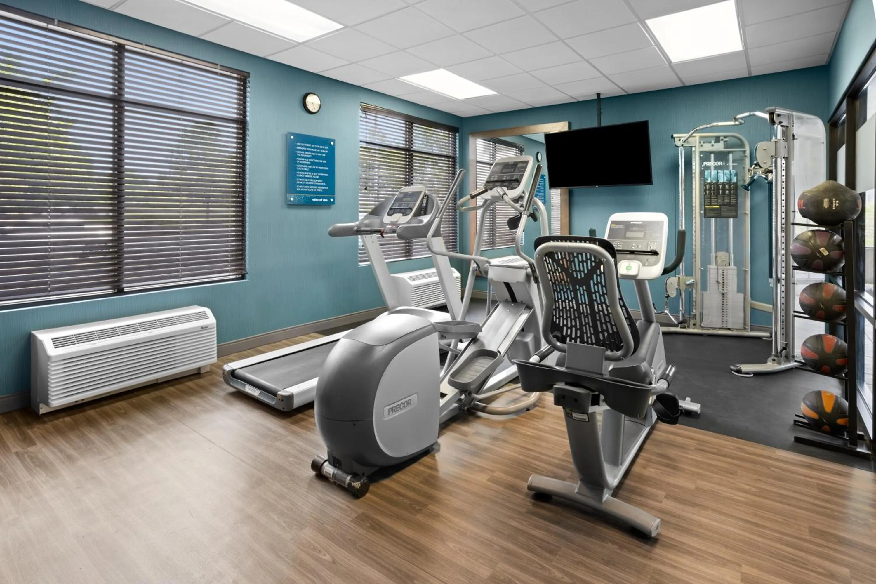 Fitness centre/facilities in Hampton Inn Cleveland-Airport/Tiedeman Road