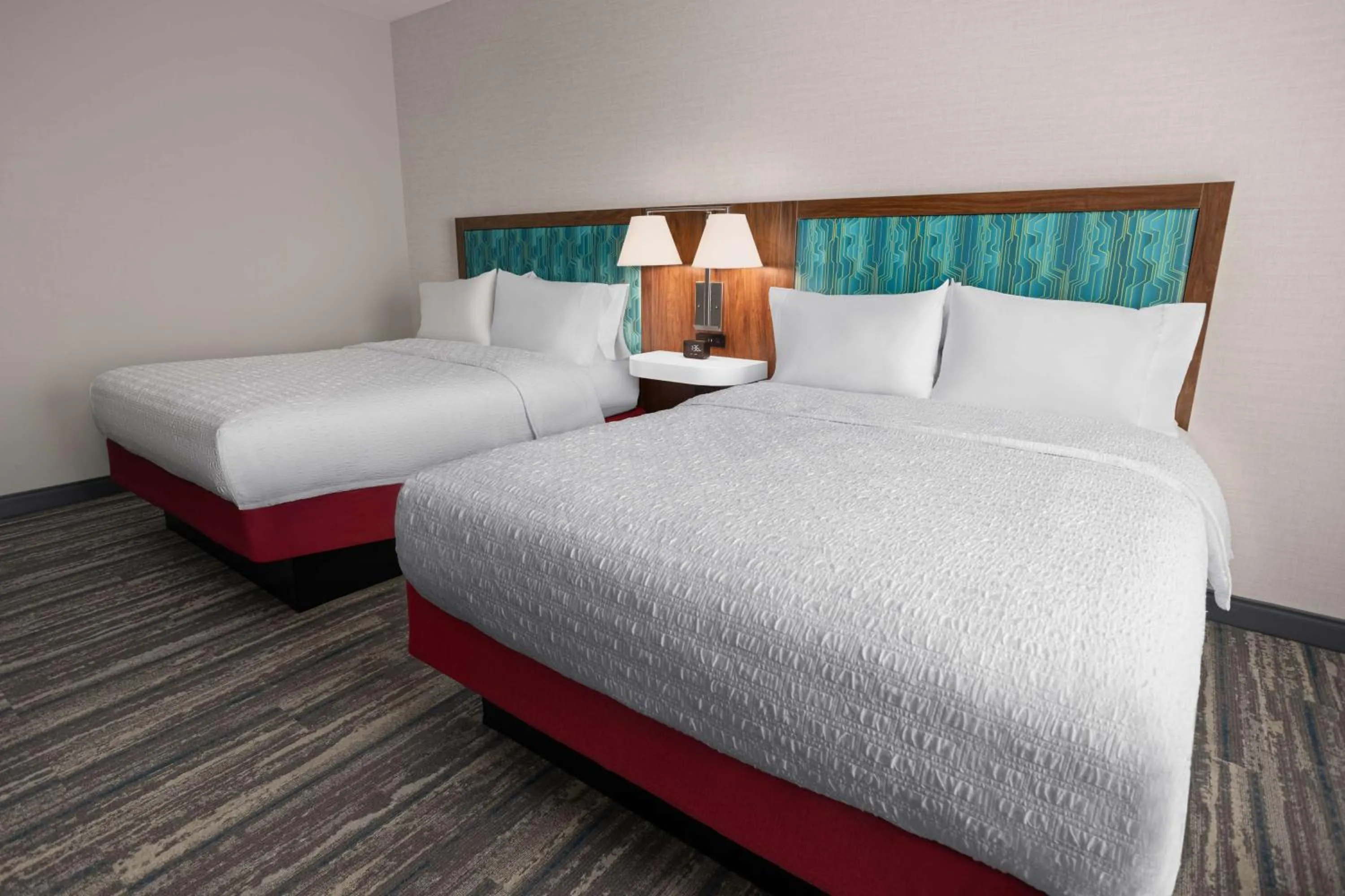Bed in Hampton Inn Cleveland-Airport/Tiedeman Road