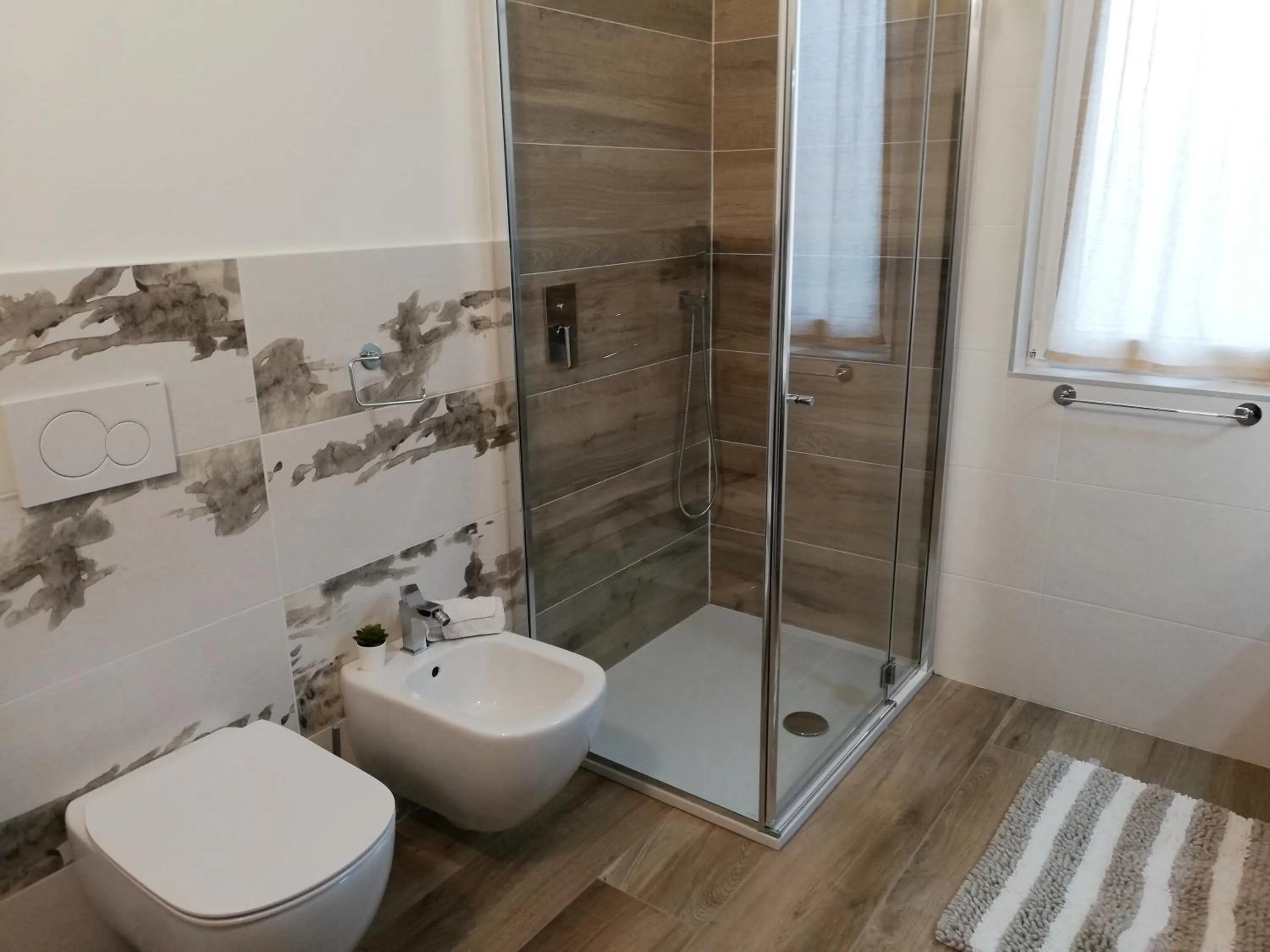 Shower in B&B Villa Pelèr