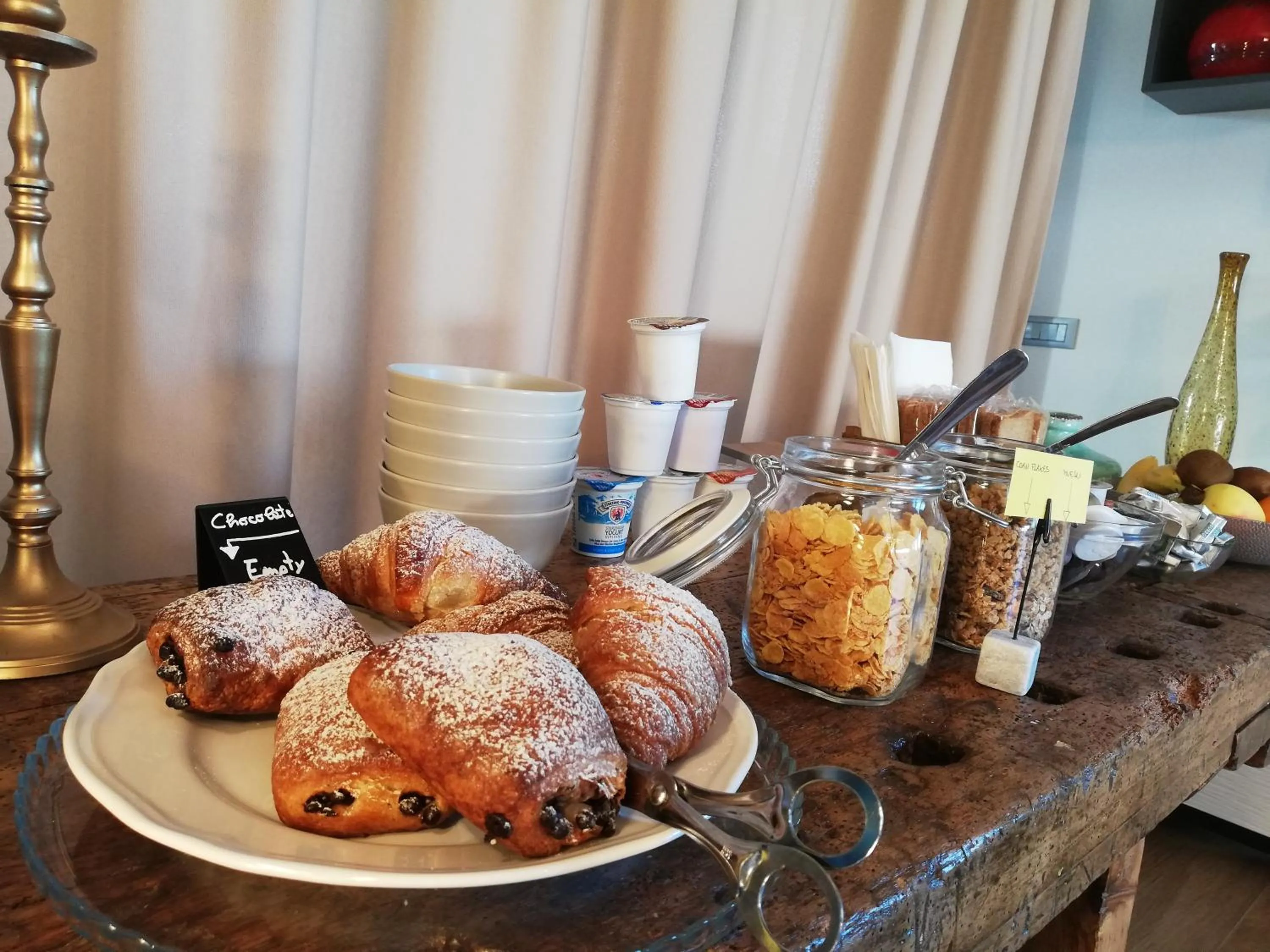 Food and drinks in B&B Villa Pelèr