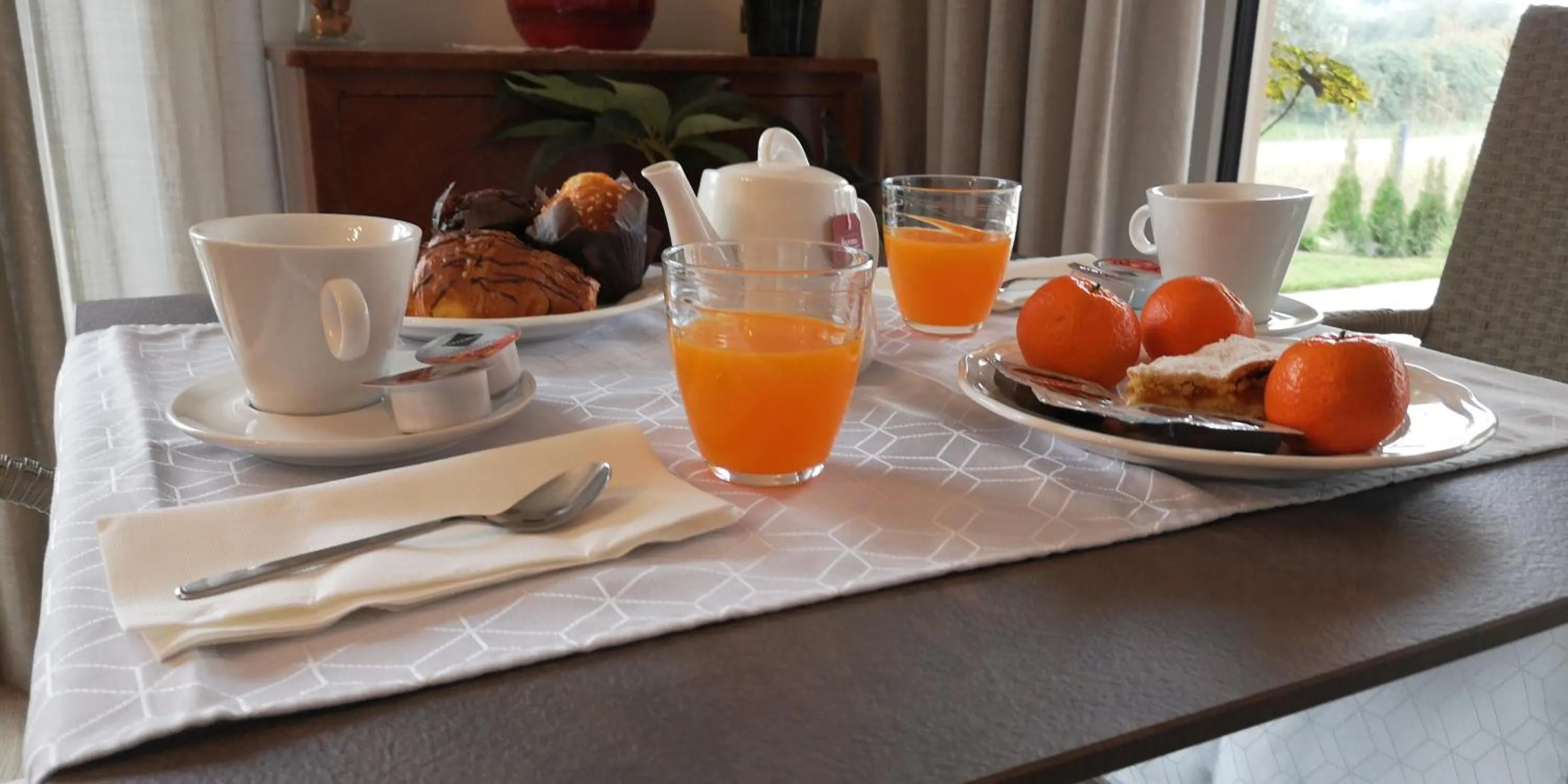 Food and drinks in B&B Villa Pelèr