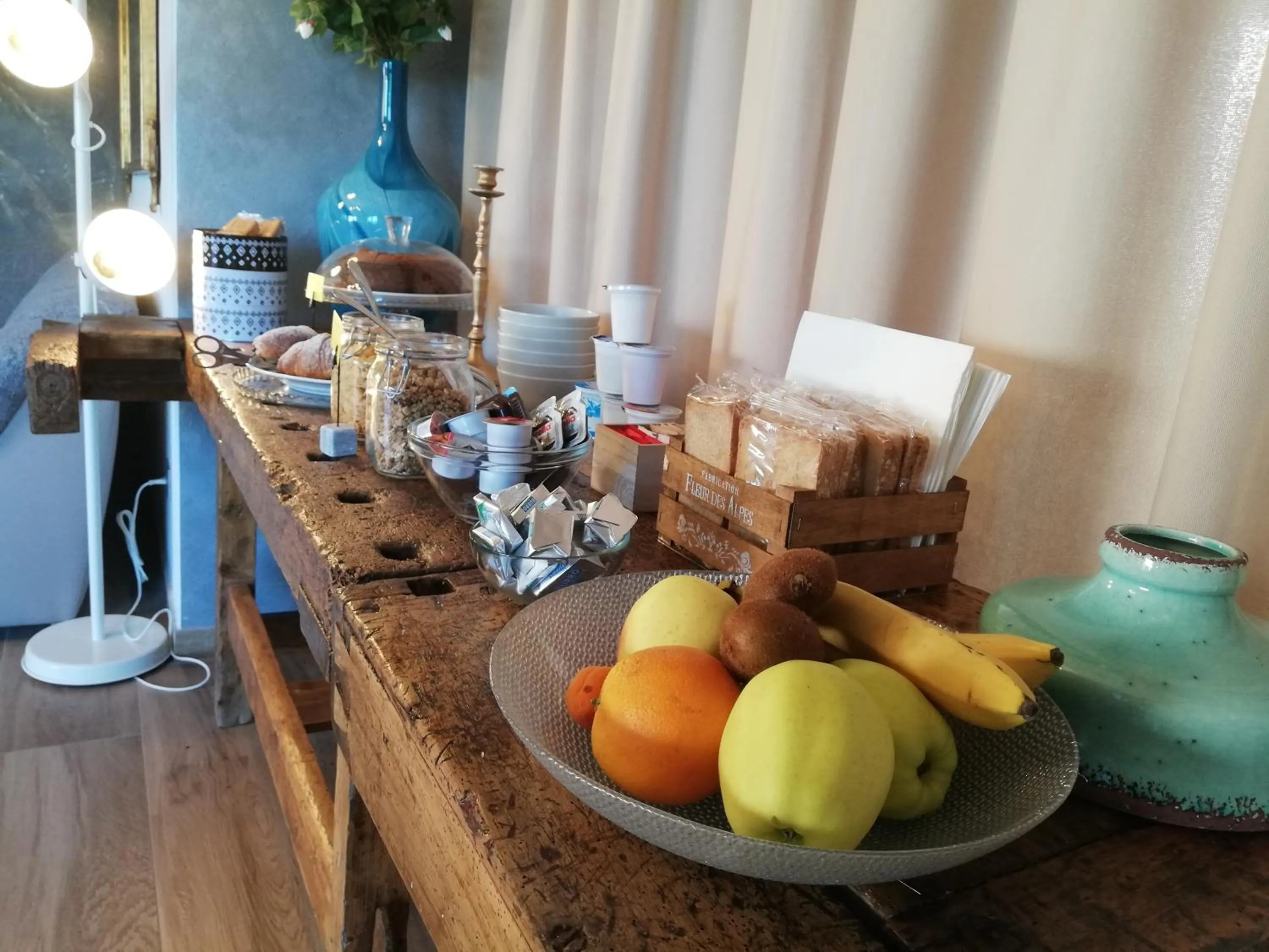 Food and drinks in B&B Villa Pelèr