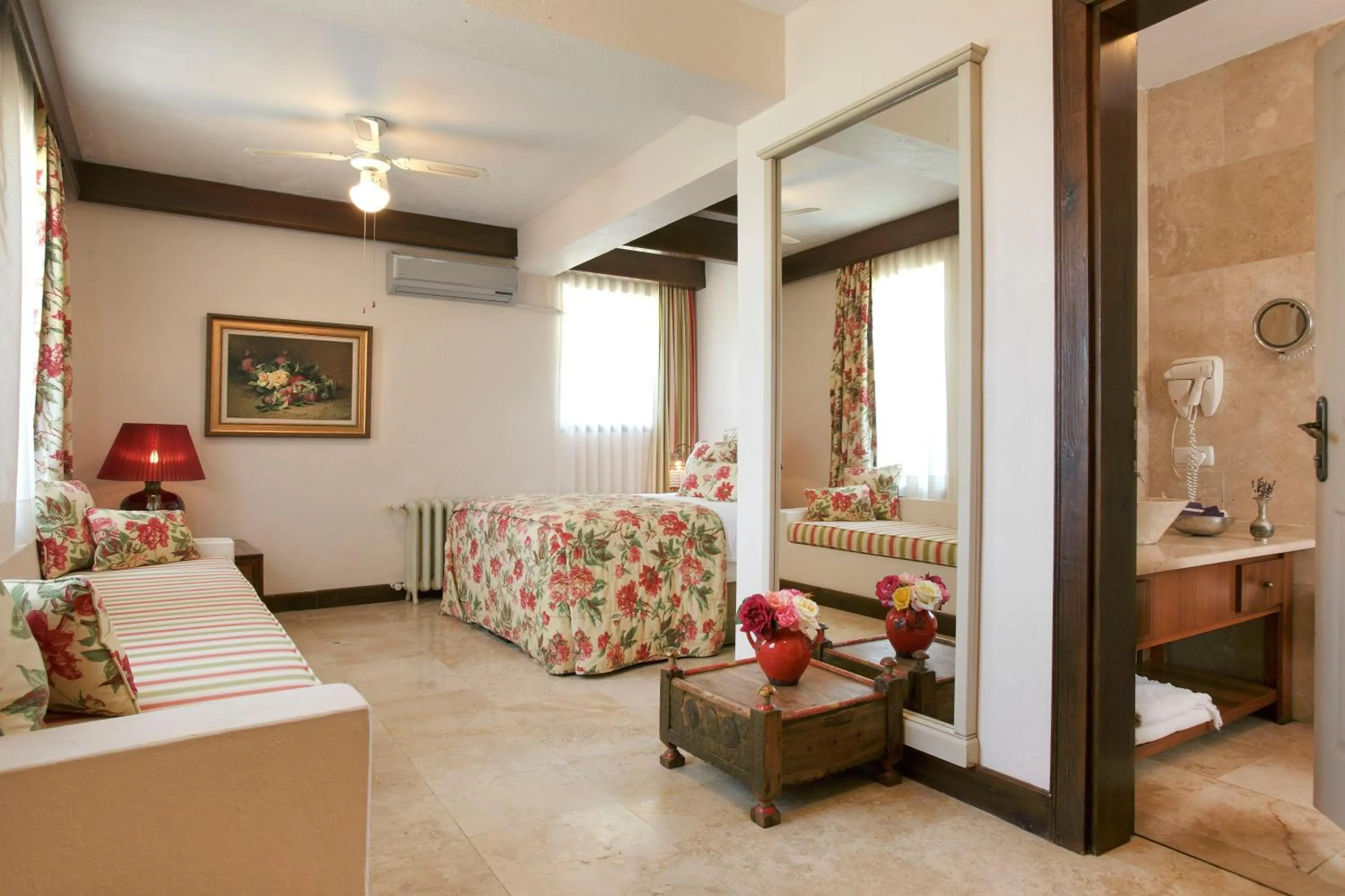 Photo of the whole room, Bed in Gullu Konaklari