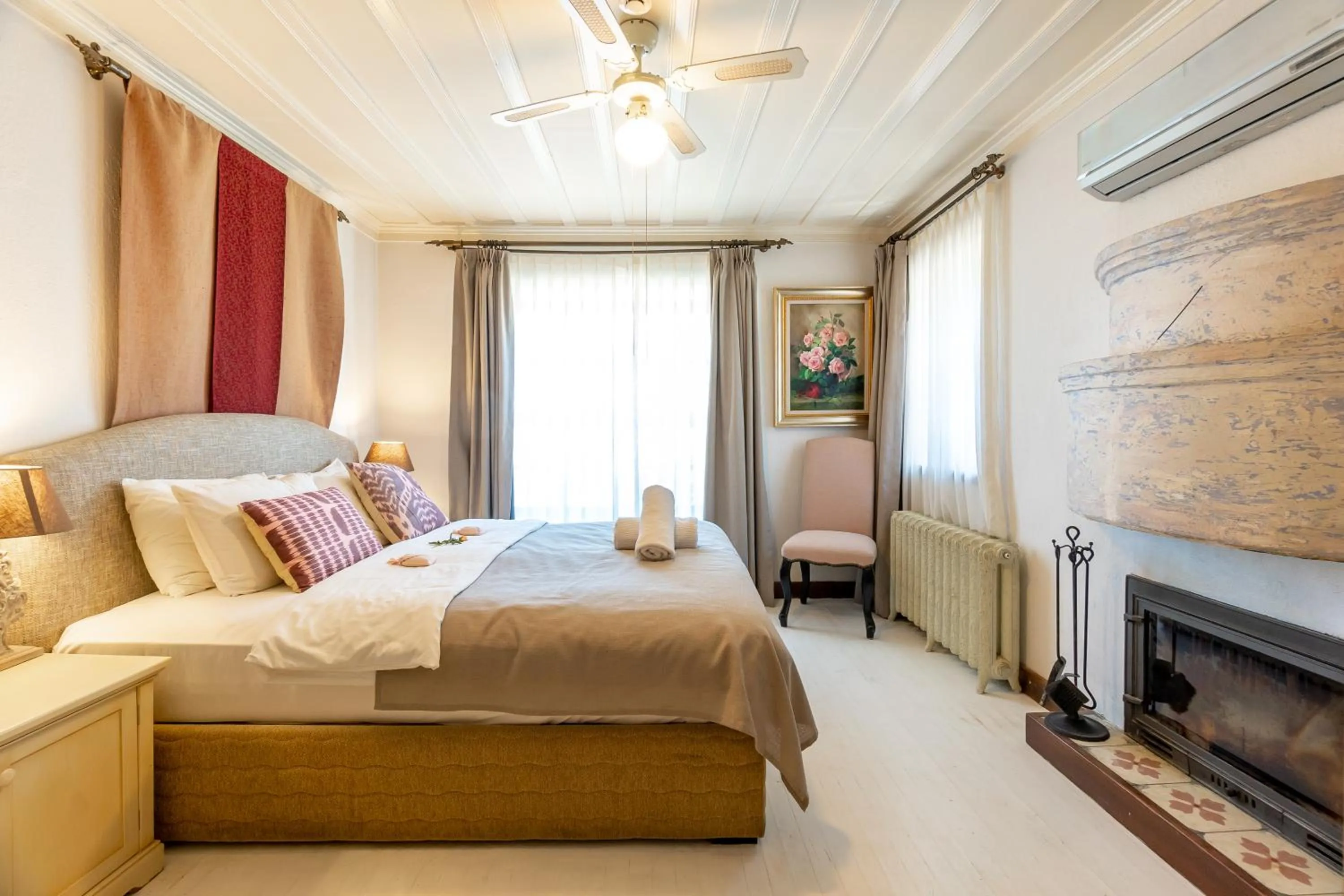 Bed in Gullu Konaklari