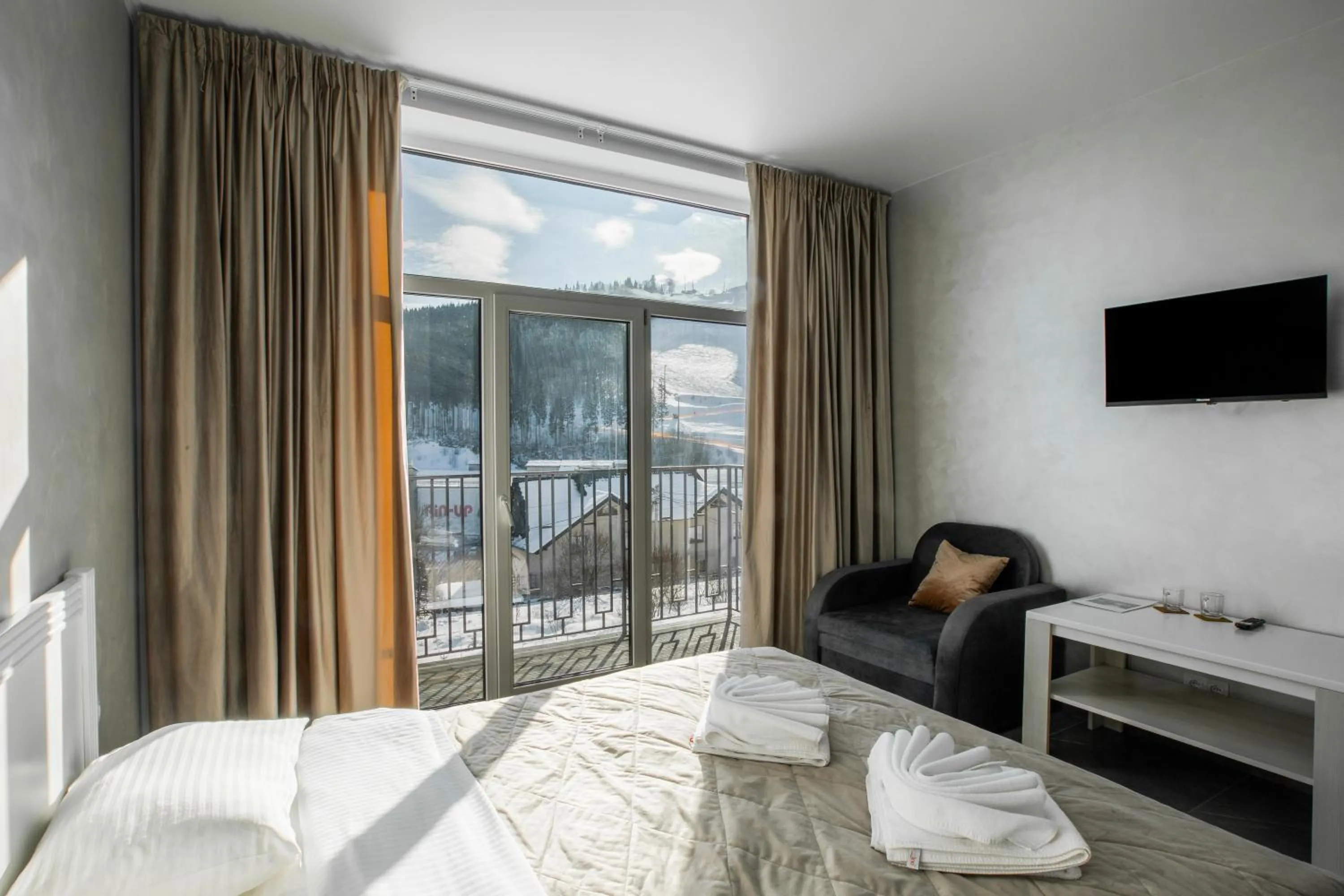 Double Room with Mountain View in Salut