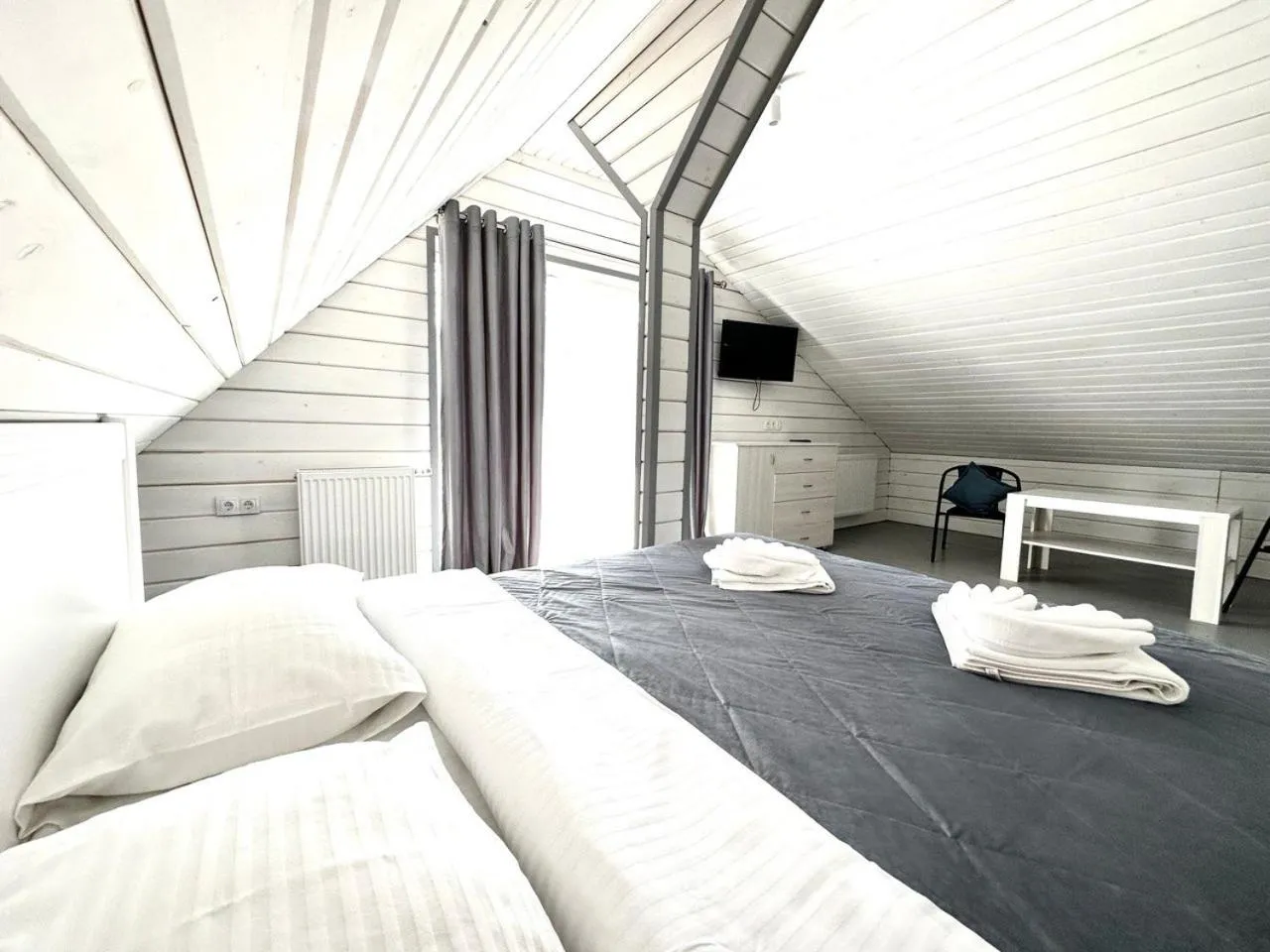 Quadruple Room with Balcony in Salut