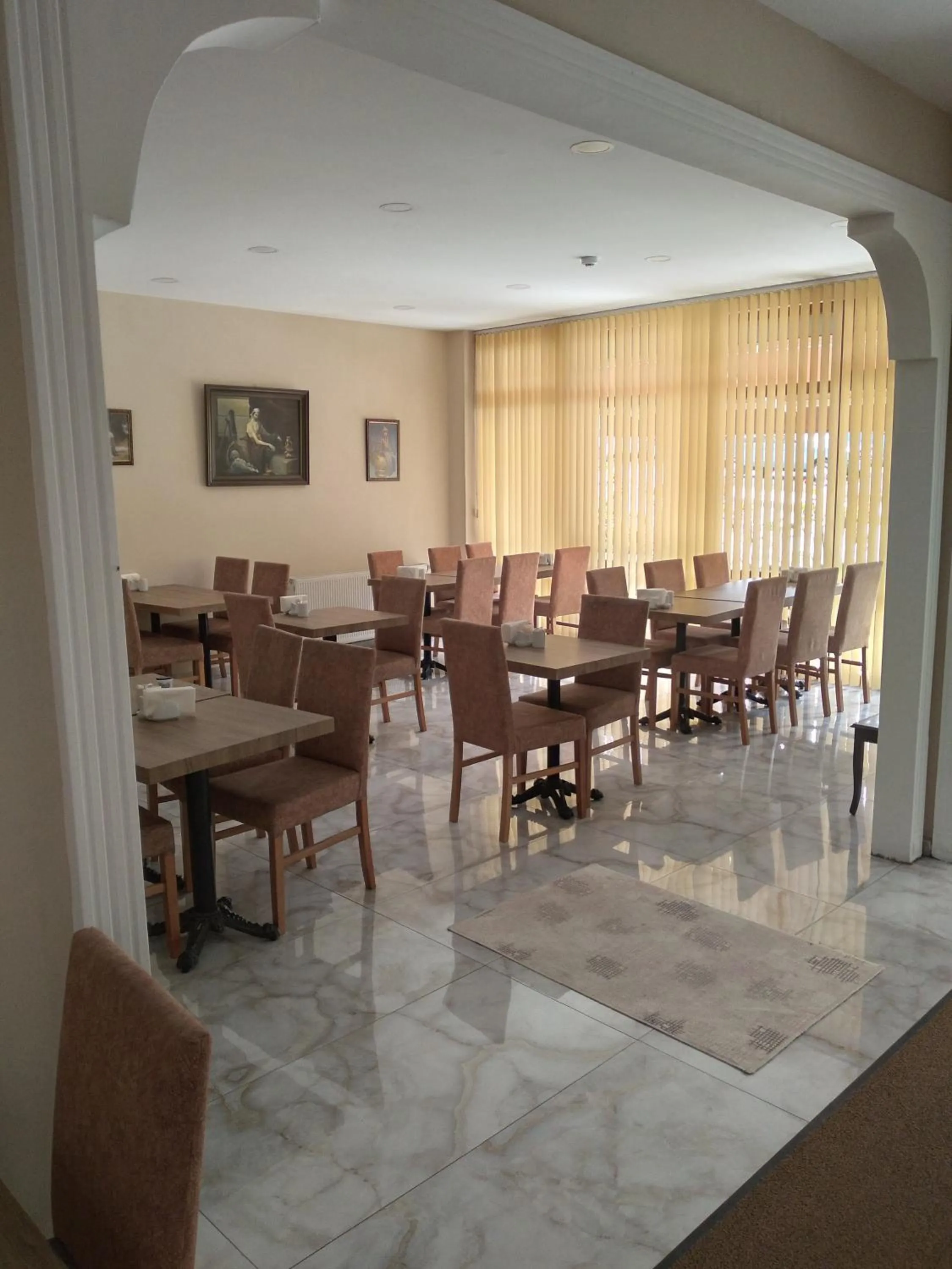 Restaurant/places to eat in NEW BEYLERBEYİ HOTEL