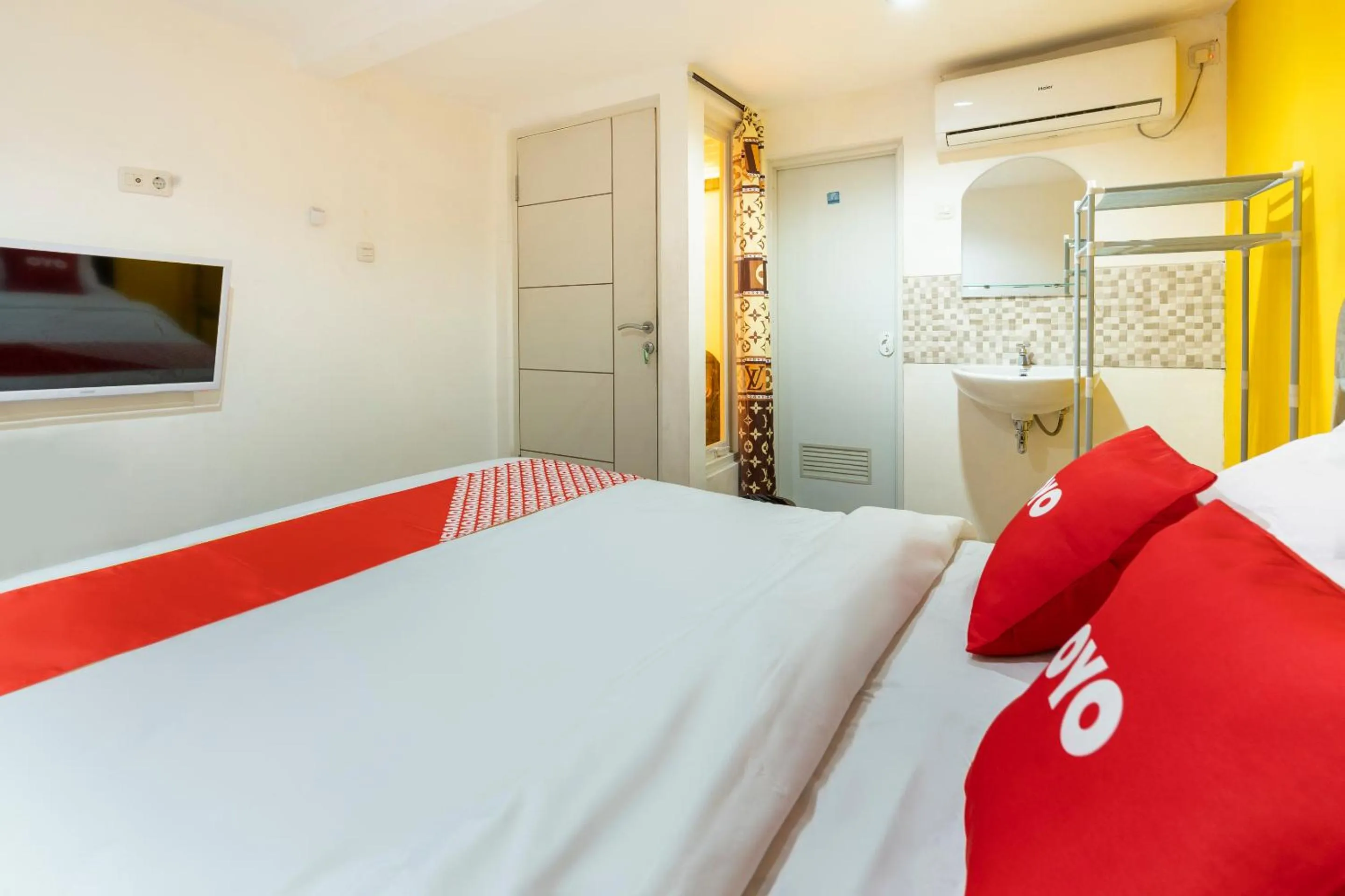 Bedroom, Room Photo in OYO 3782 Gunung Anyar