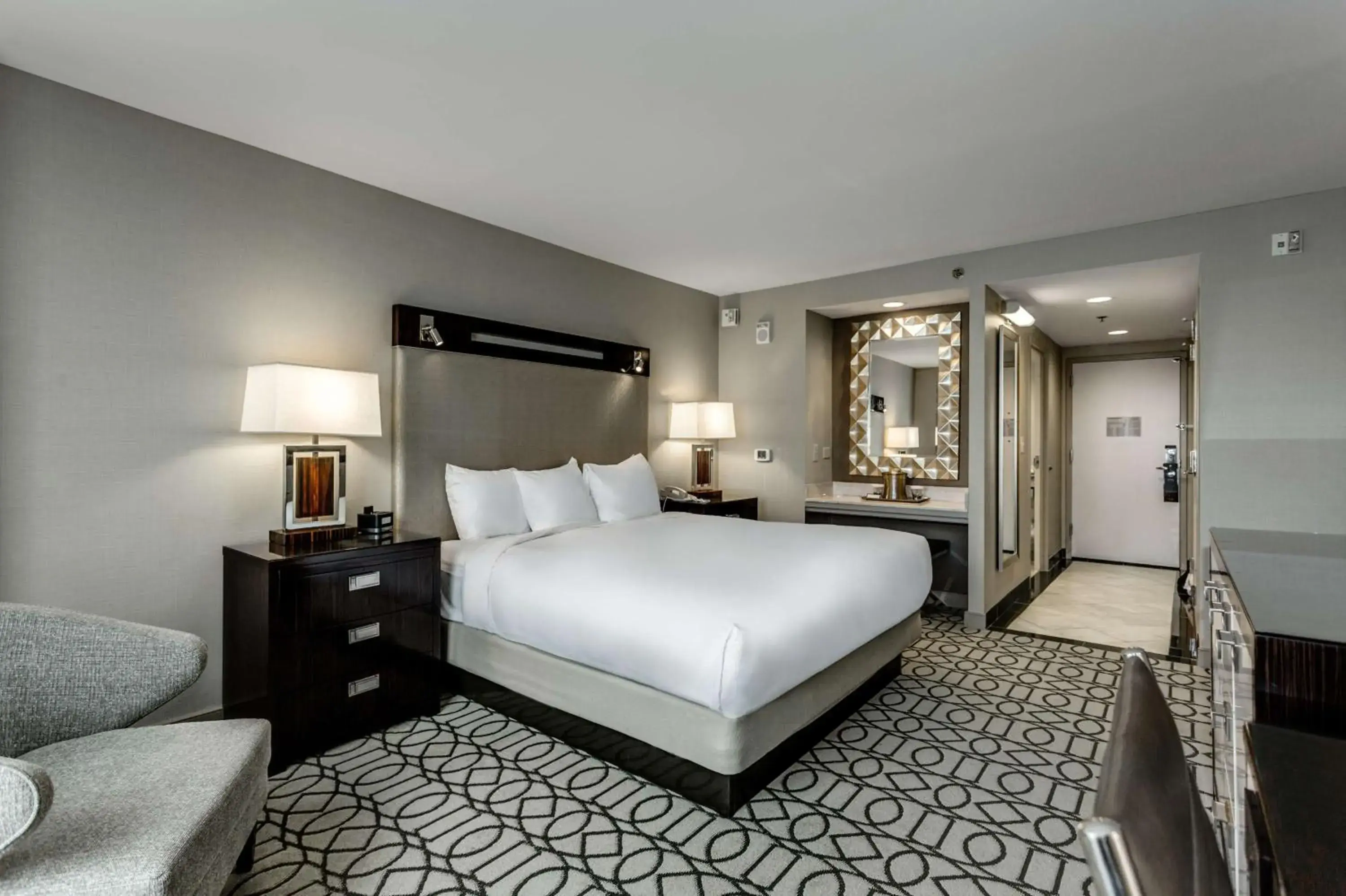 King Room with Accessible Tub - Mobility Access in Hilton Columbus at Easton King Room with Accessible Tub - Mobility Access in Hilton Columbus at Easton