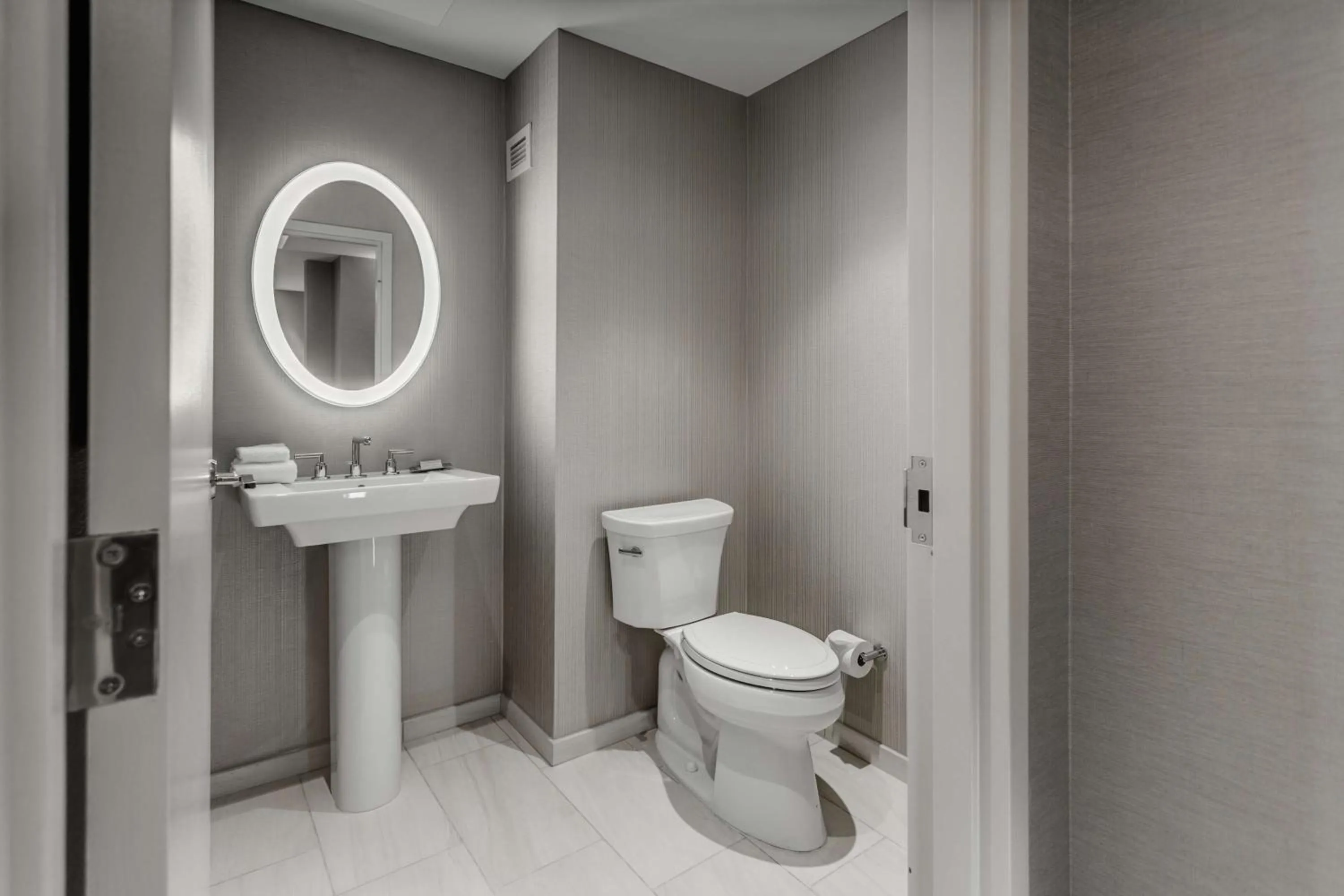 Bathroom in Hilton Columbus at Easton