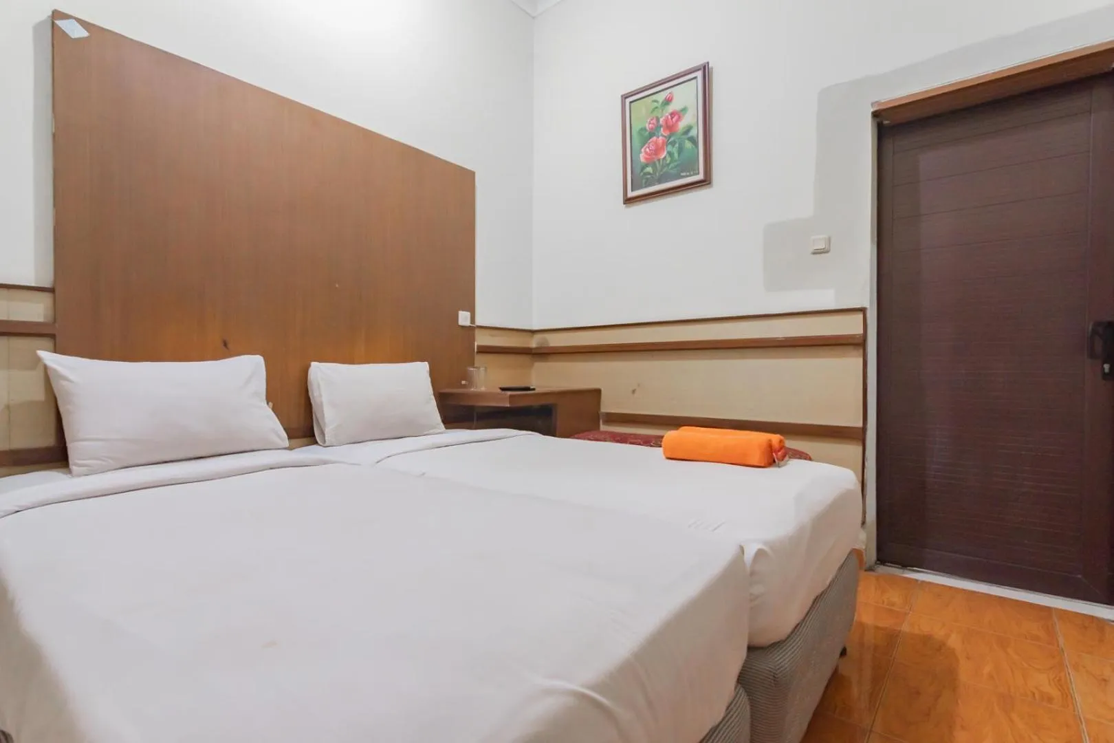 Bedroom, Bed in RedDoorz at Hotel Lodaya Bandung