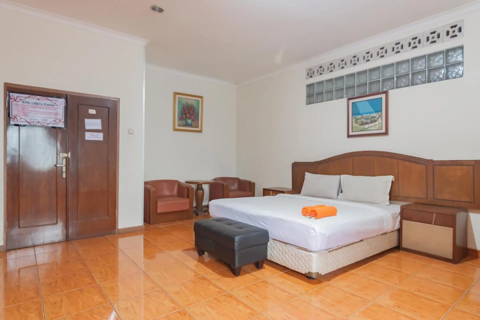 Bedroom, Bed in RedDoorz at Hotel Lodaya Bandung