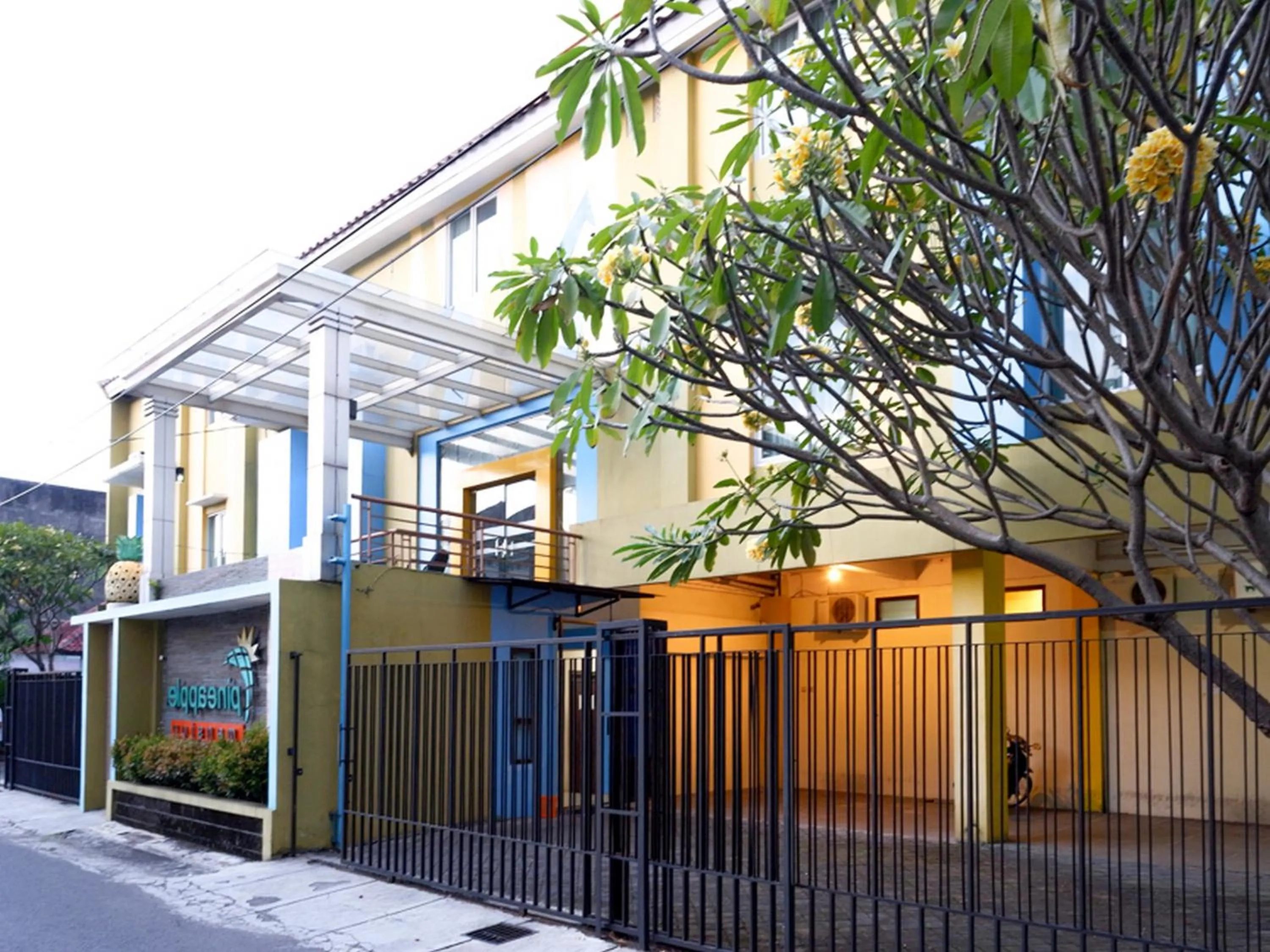 Property building in Pineapple Mansion Solo Mitra RedDoorz near RS JIH Solo