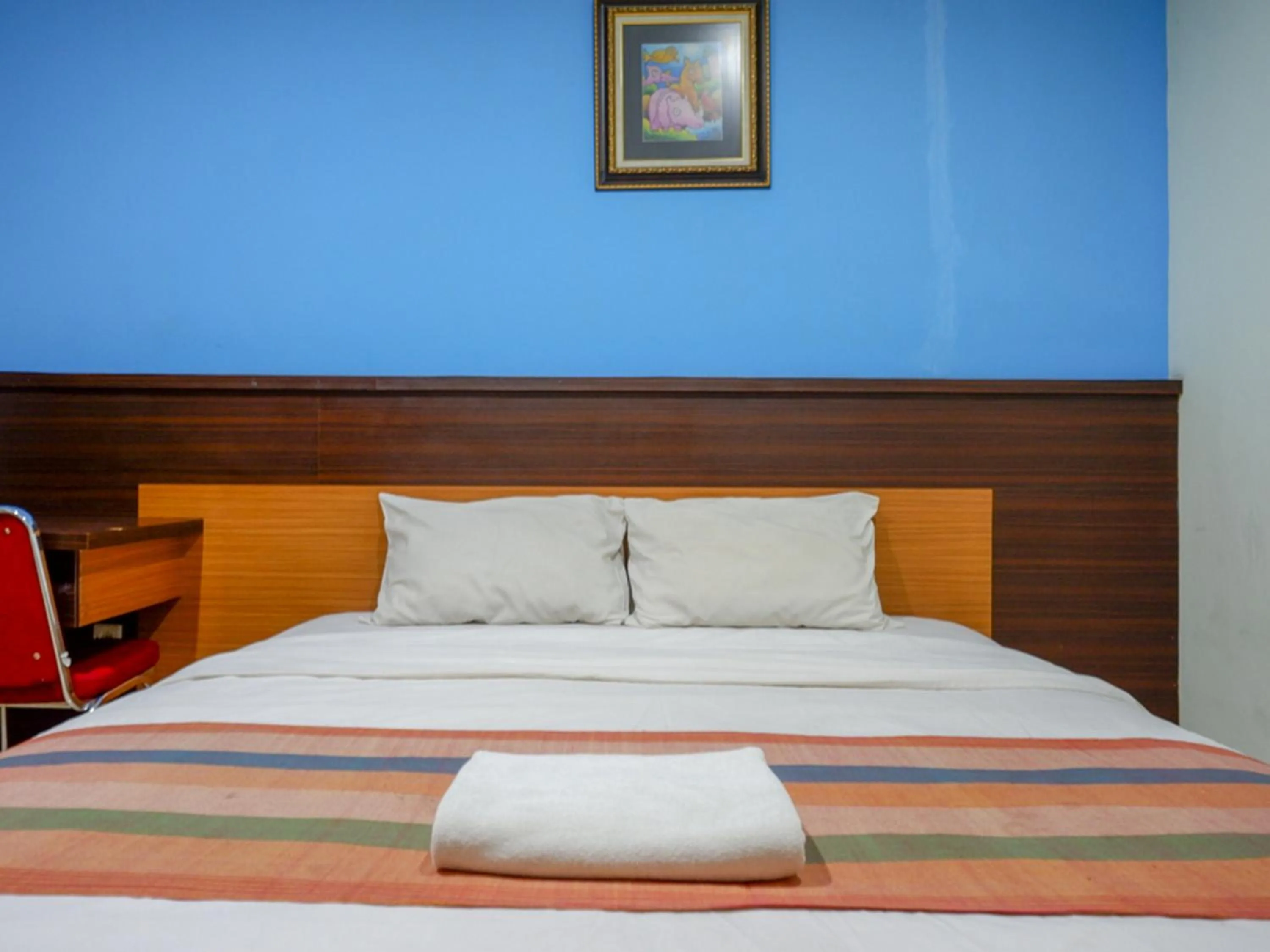 Bed in Pineapple Mansion Solo Mitra RedDoorz near RS JIH Solo