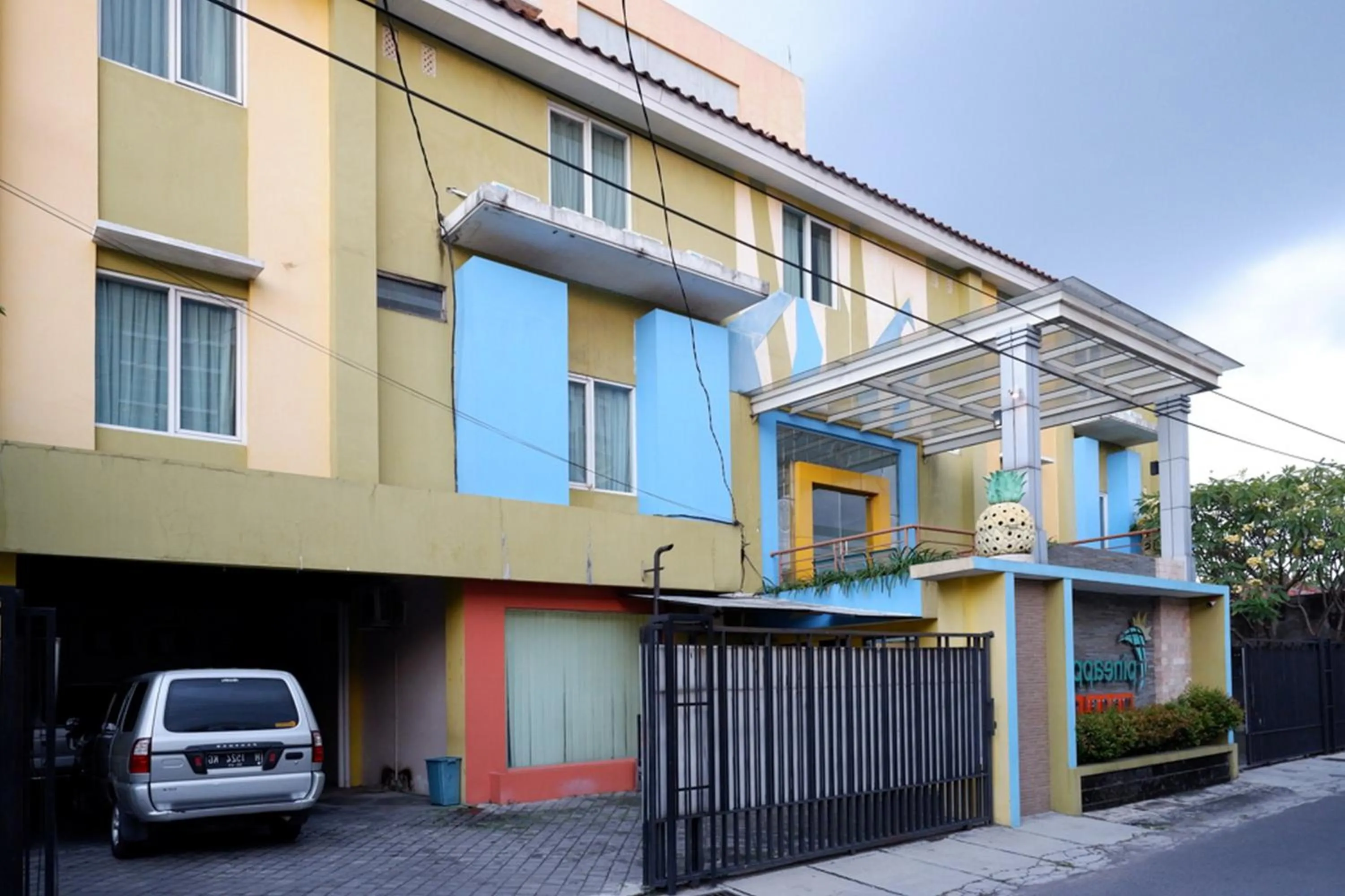 Property building in Pineapple Mansion Solo Mitra RedDoorz near RS JIH Solo