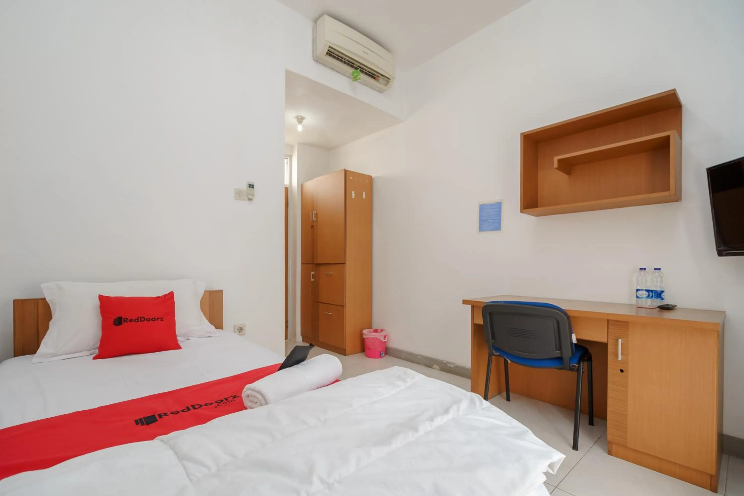 Bed in RedDoorz Syariah Plus @ Wisma Bougenville Karawaci