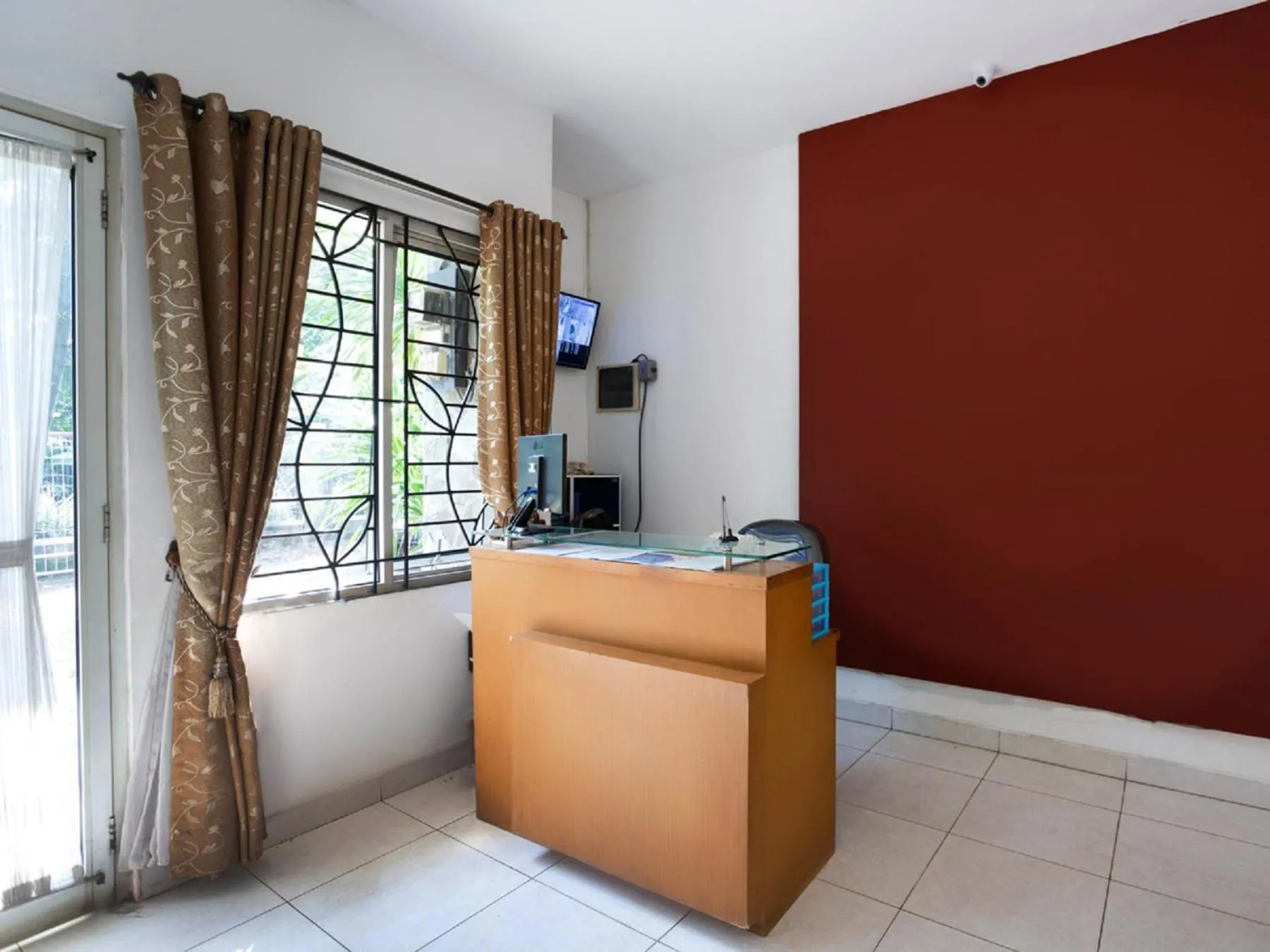 Lobby or reception in RedDoorz Syariah Plus @ Wisma Bougenville Karawaci