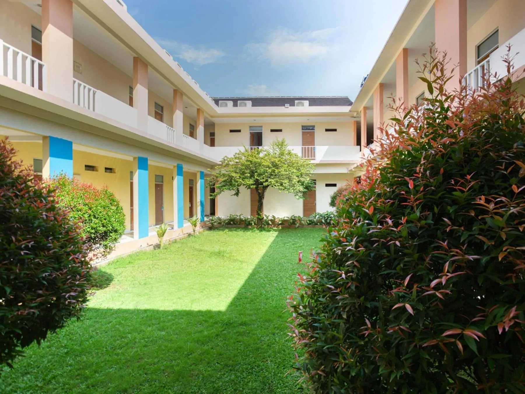 Garden in RedDoorz Syariah Plus @ Wisma Bougenville Karawaci