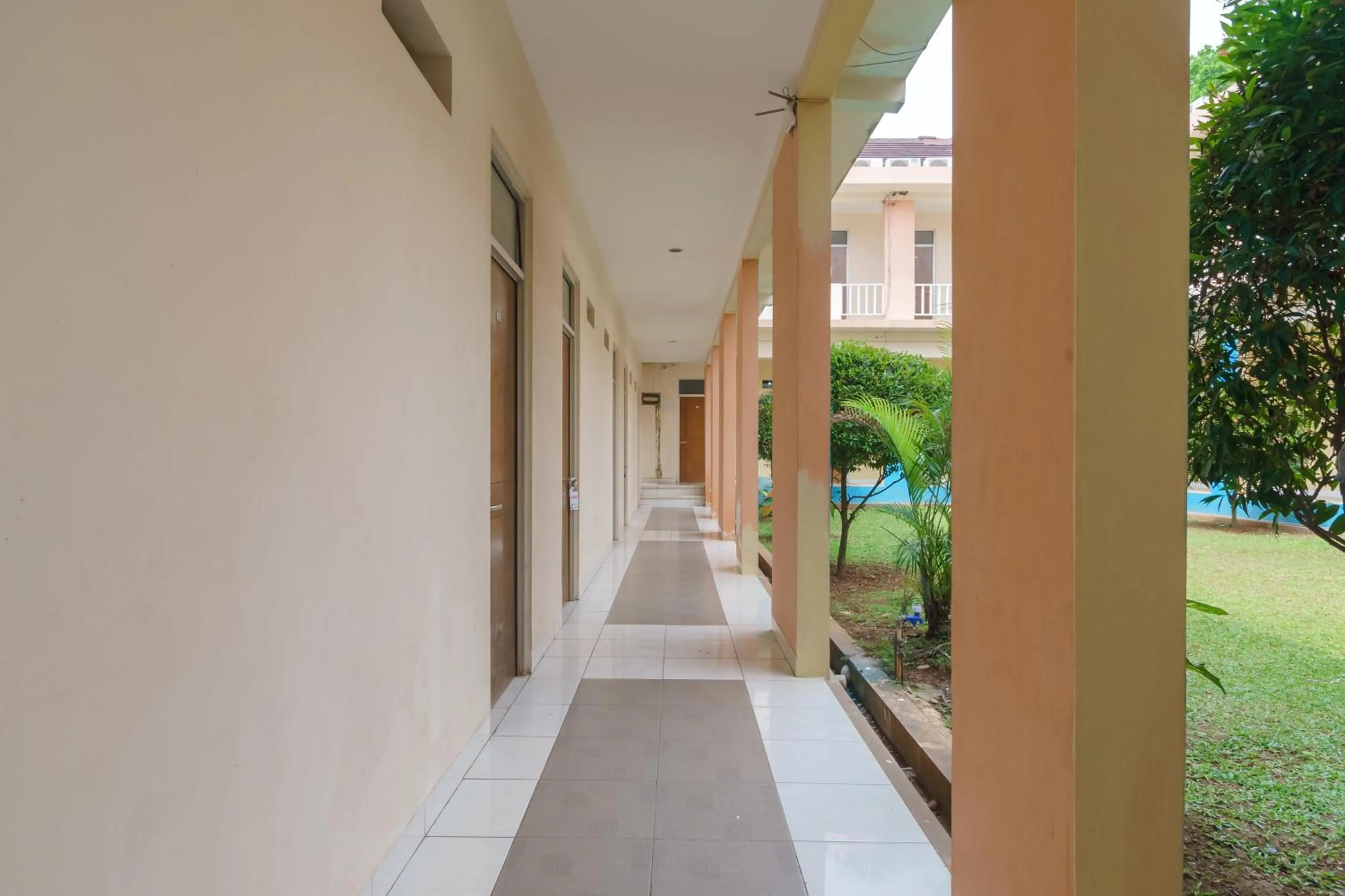 Facade/entrance in RedDoorz Syariah Plus @ Wisma Bougenville Karawaci