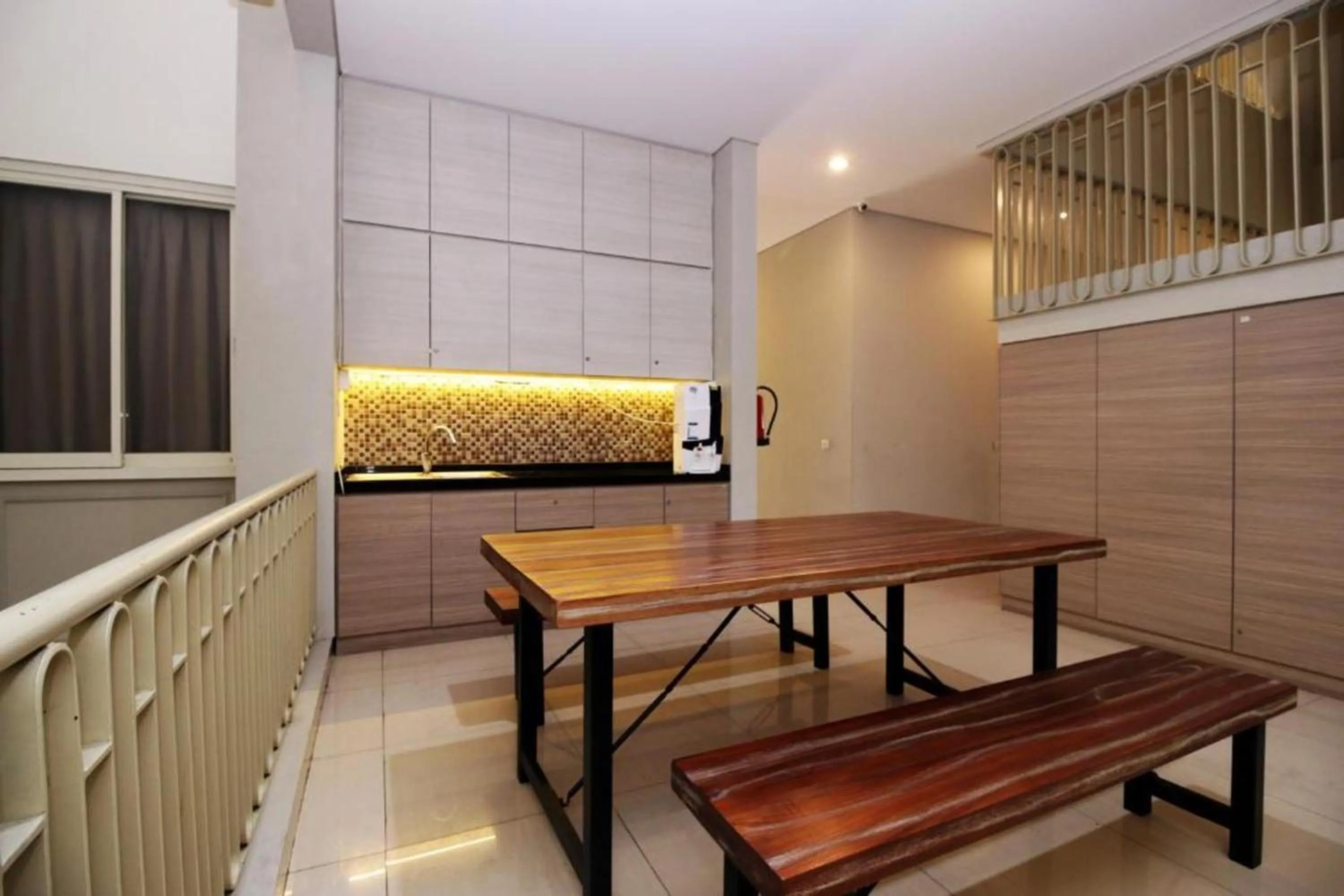 Area and facilities in Home 899 Patal Senayan