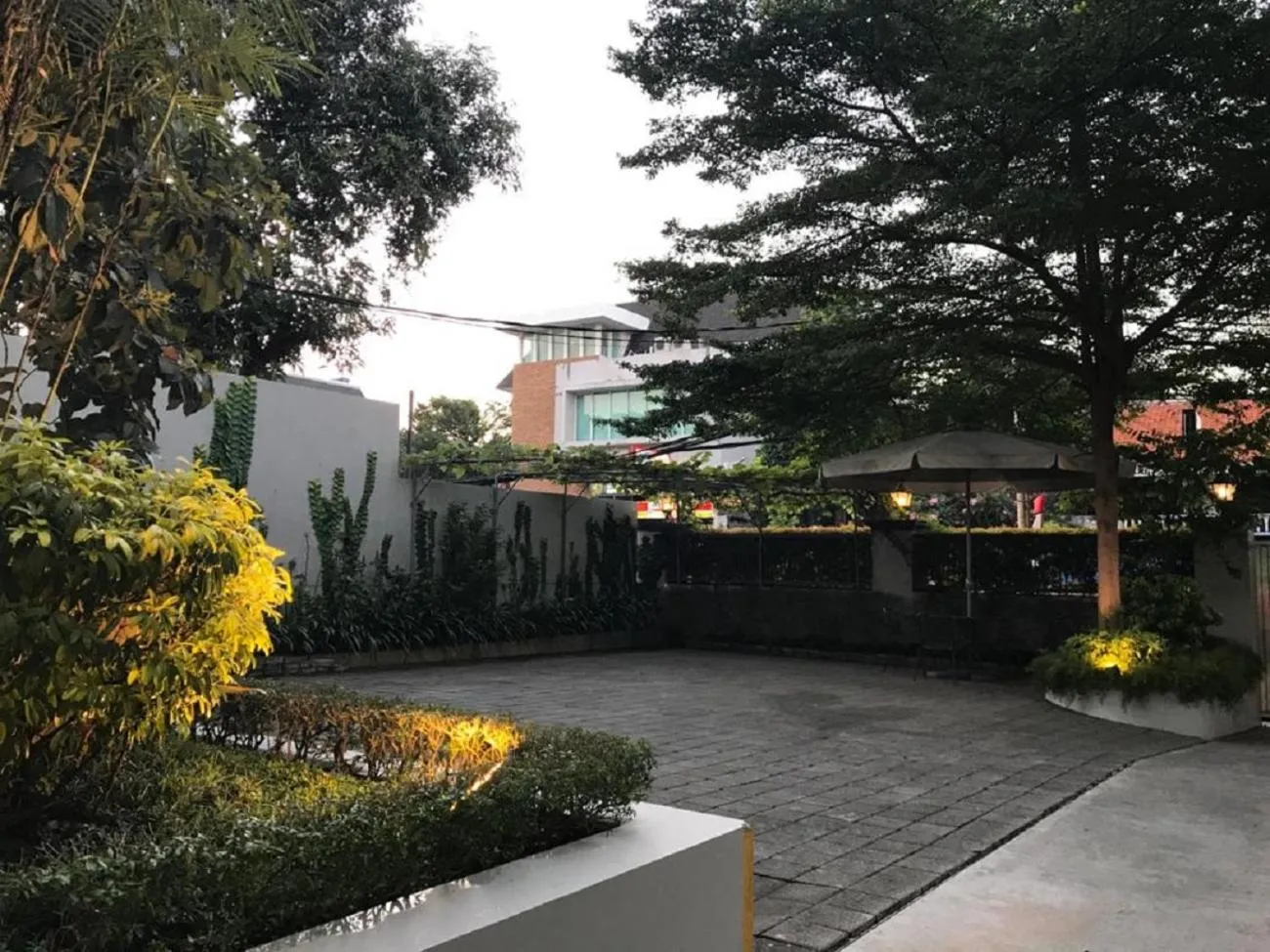 Garden in Home 899 Patal Senayan