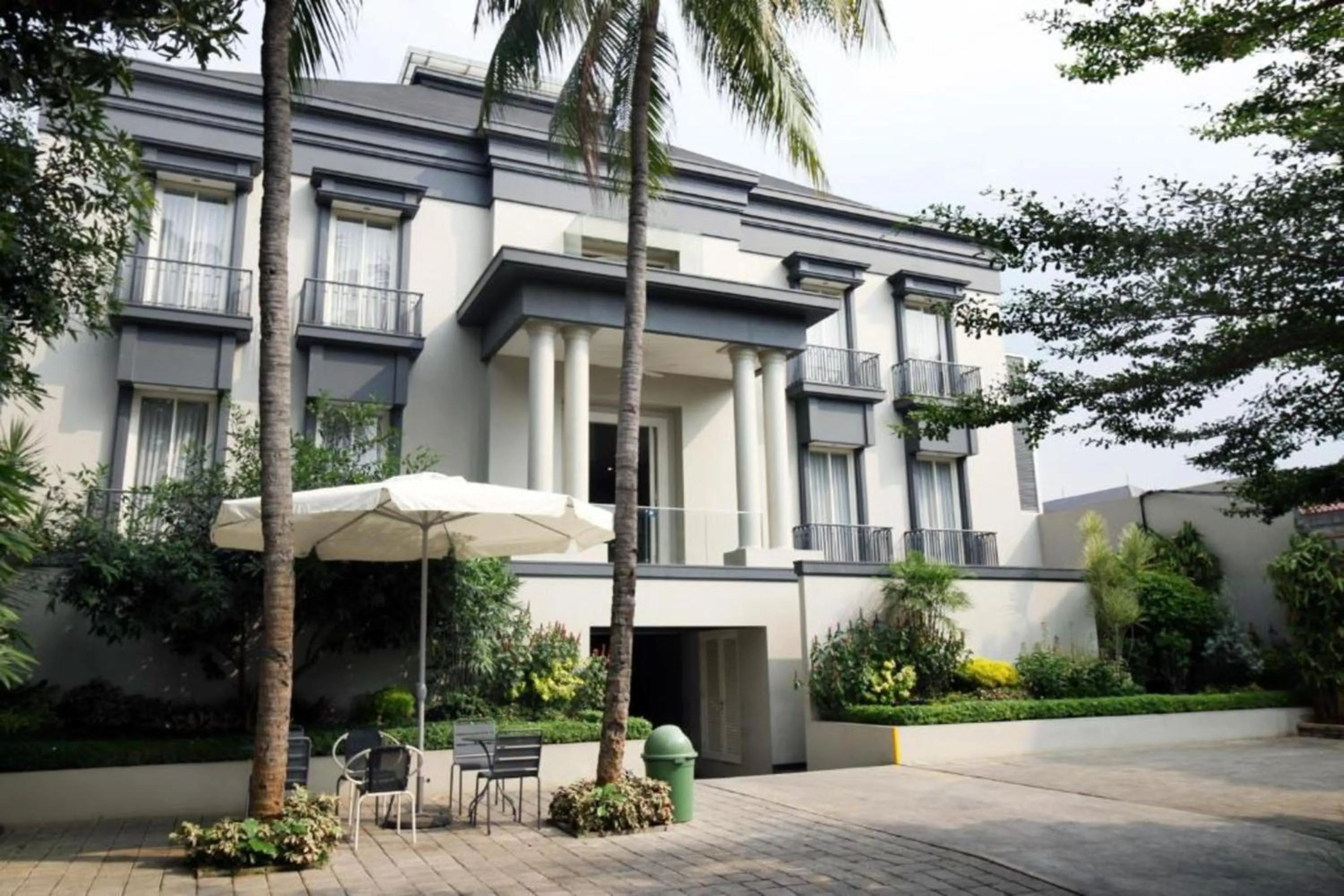 Property building in Home 899 Patal Senayan
