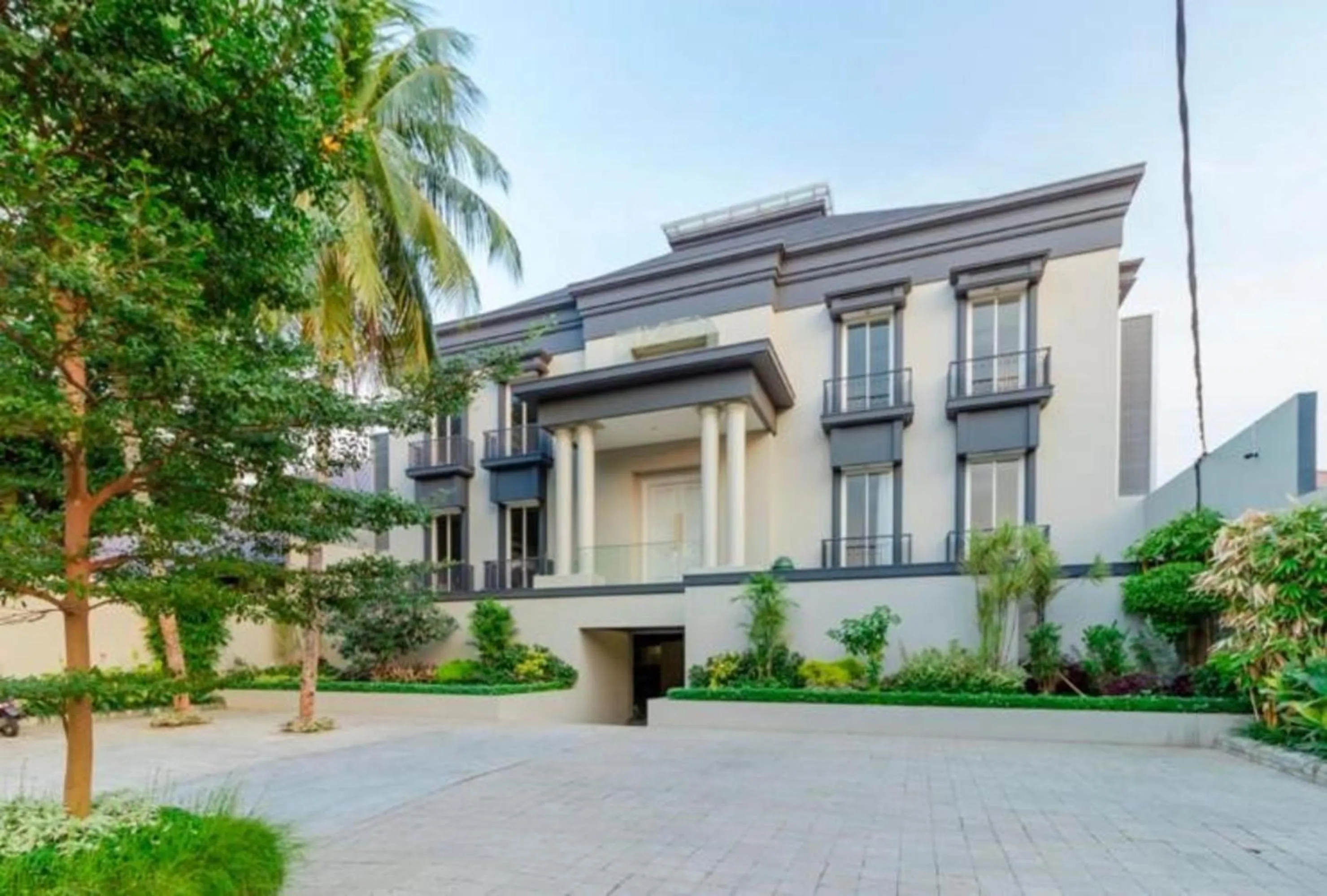 Property building in Home 899 Patal Senayan