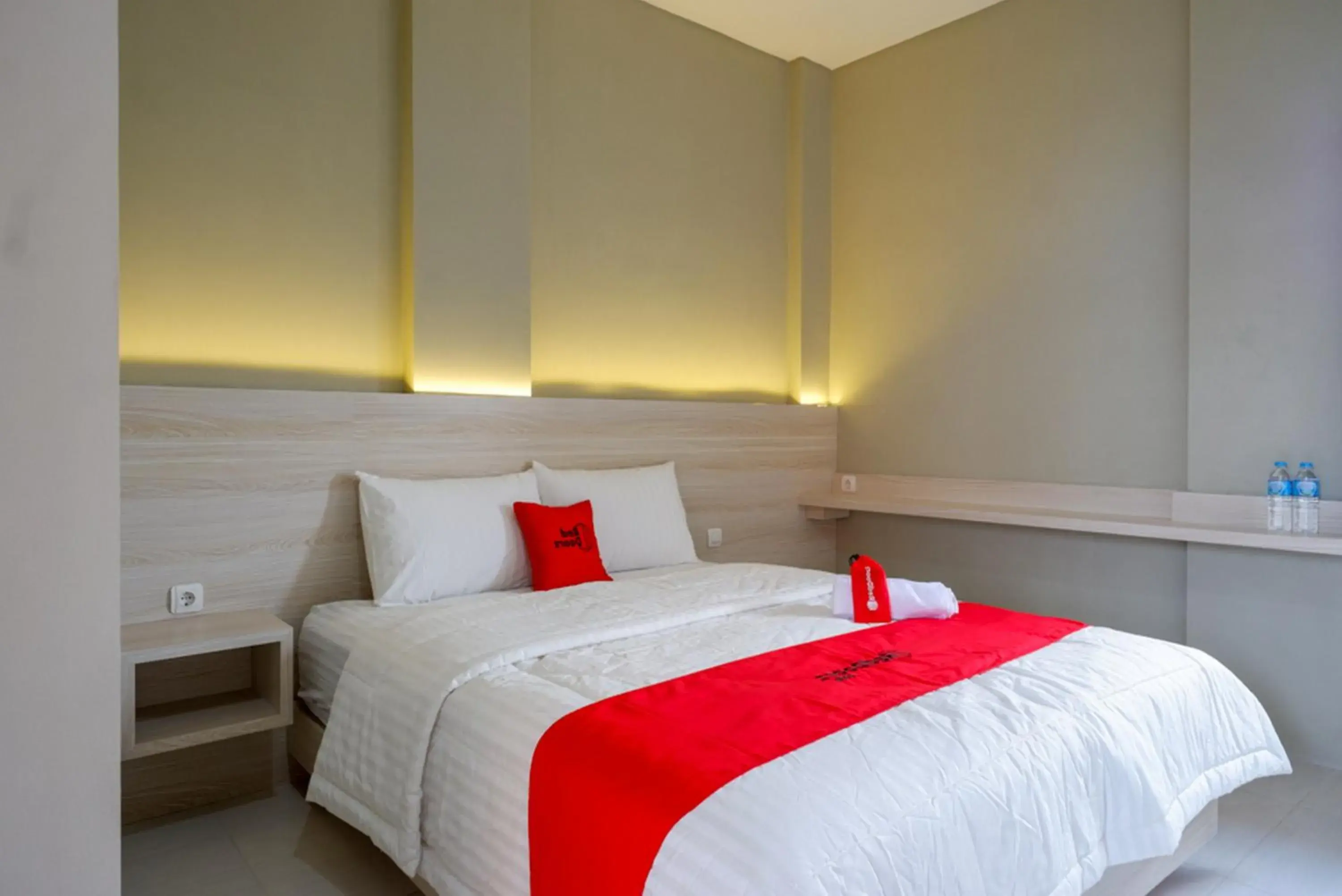 Standard Double Room in RedDoorz Syariah near PRPP Marina Semarang Standard Double Room in RedDoorz Syariah near PRPP Marina Semarang