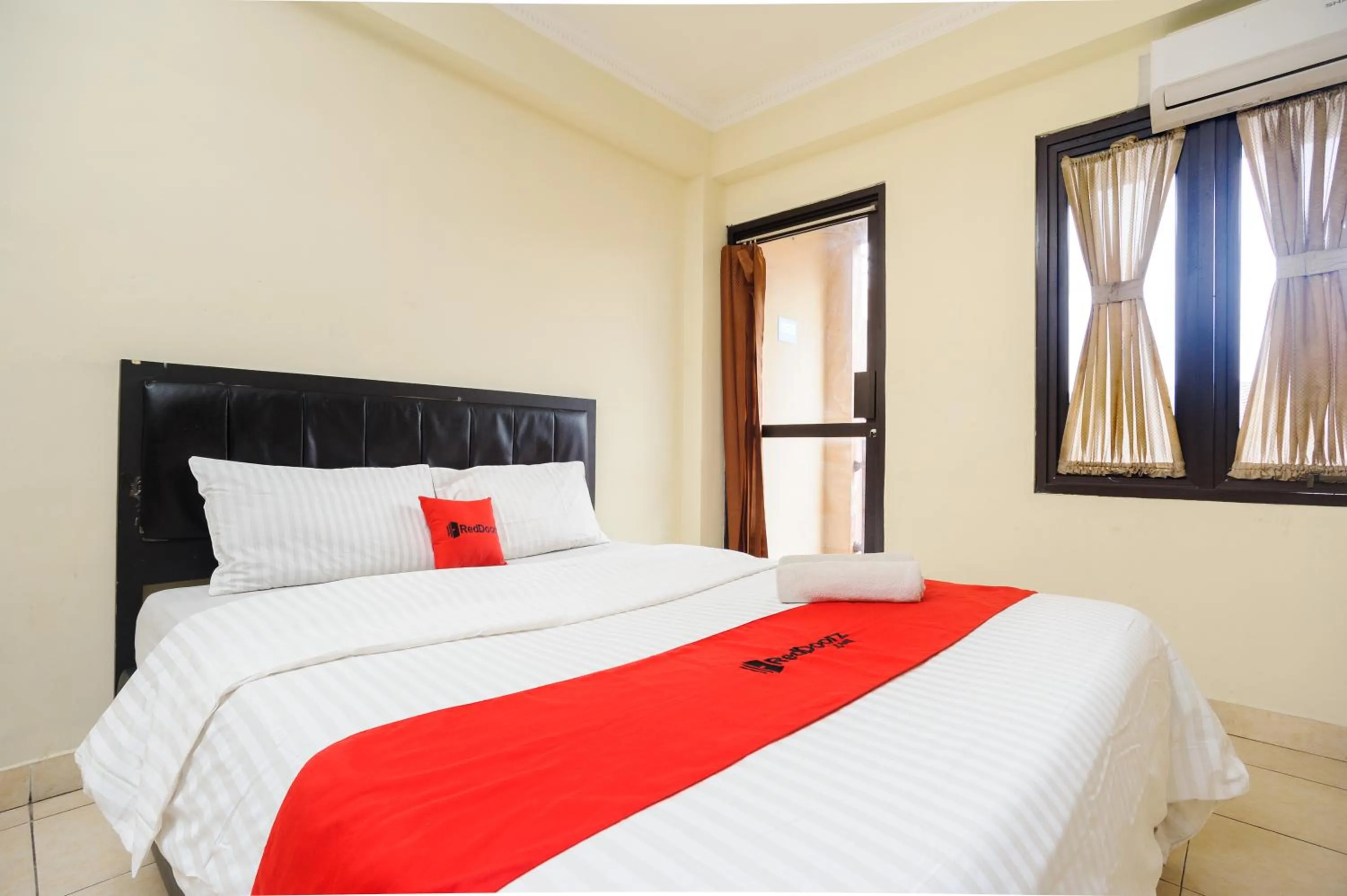 Bedroom, Bed in Super OYO 3747 Comfort Residence