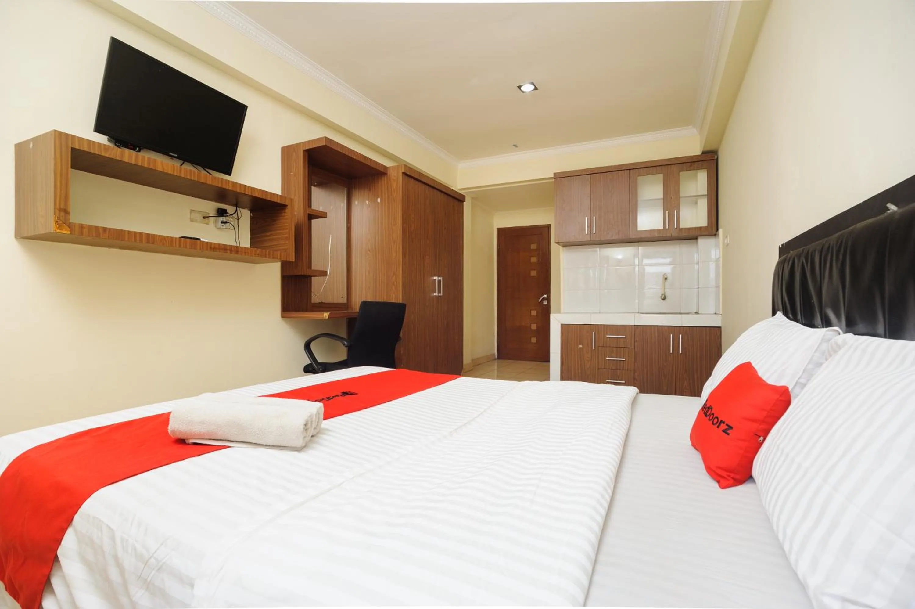 Bedroom, Bed in Super OYO 3747 Comfort Residence
