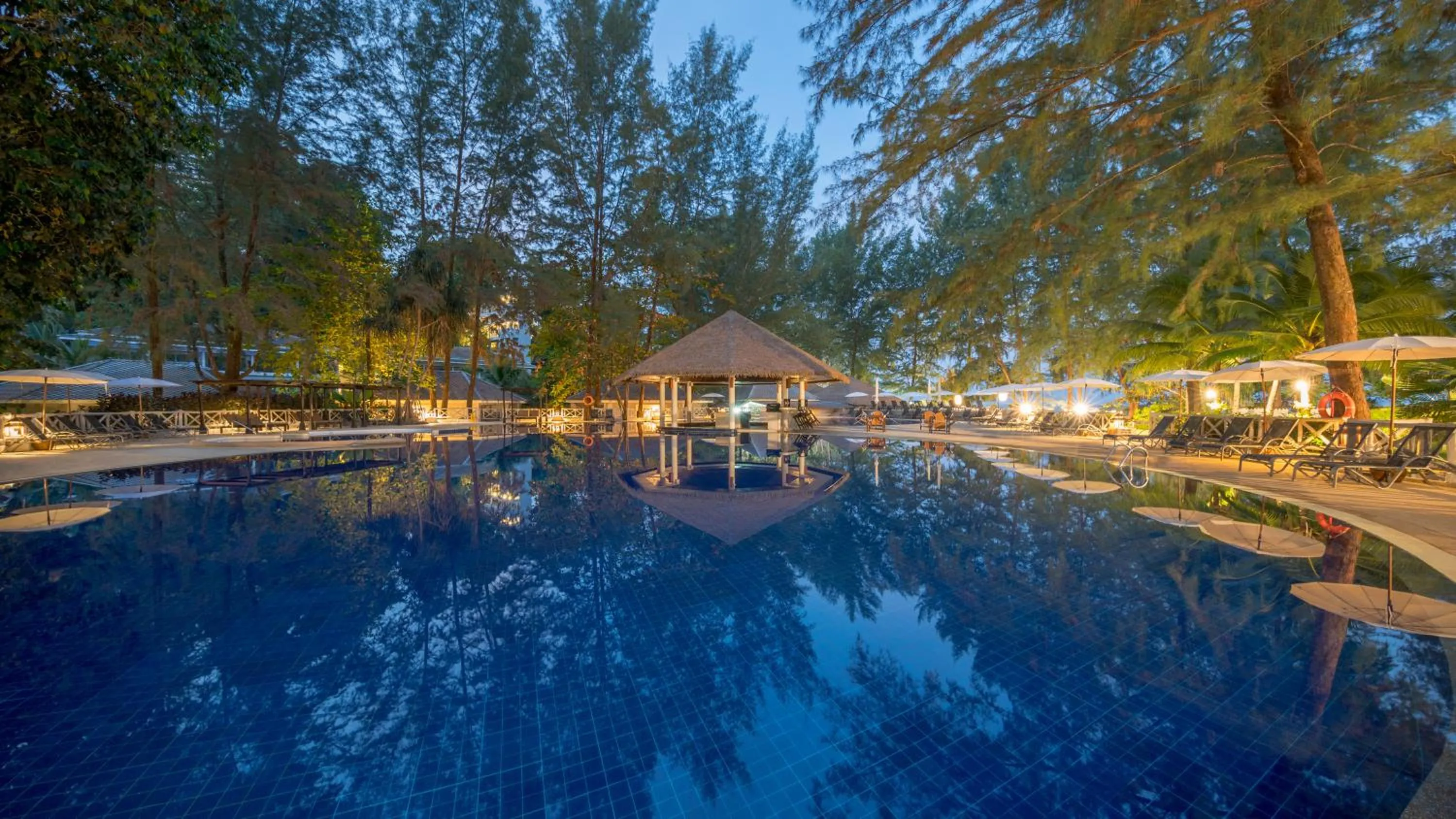 Lounge or bar in SENTIDO Khao Lak