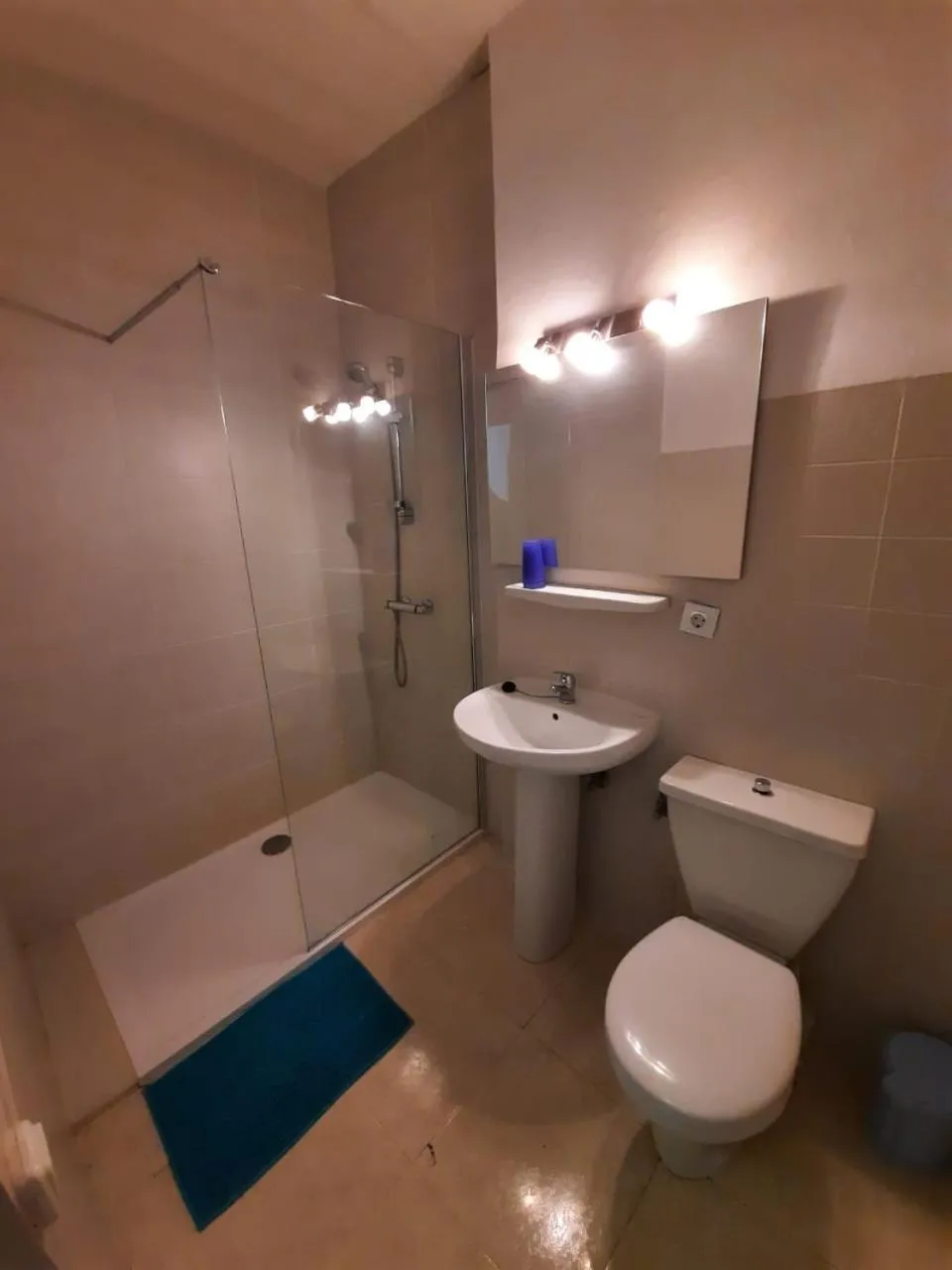 Shower in Altissim Tres Estrelles