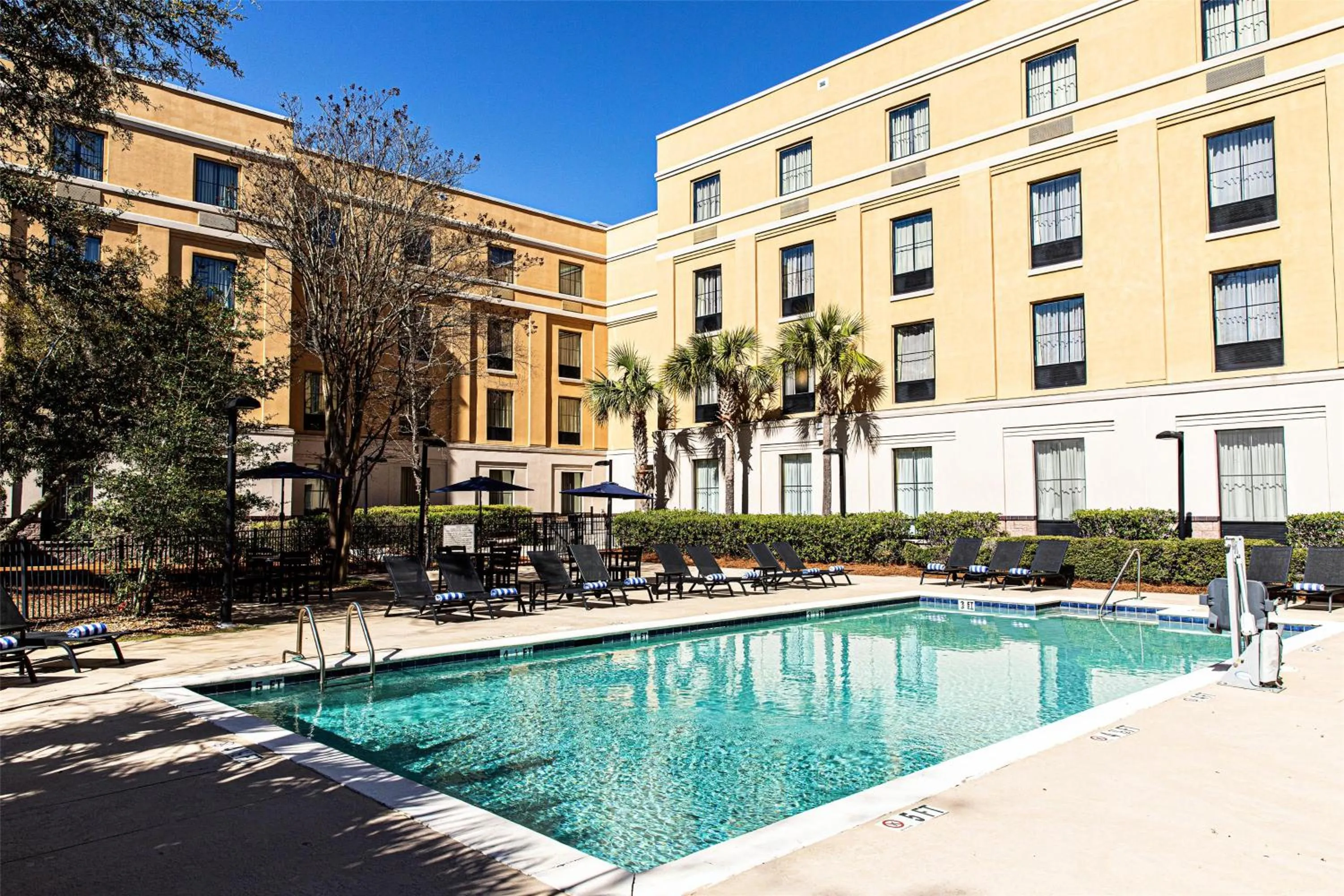 Pool view in Hampton Inn Charleston-Daniel Island