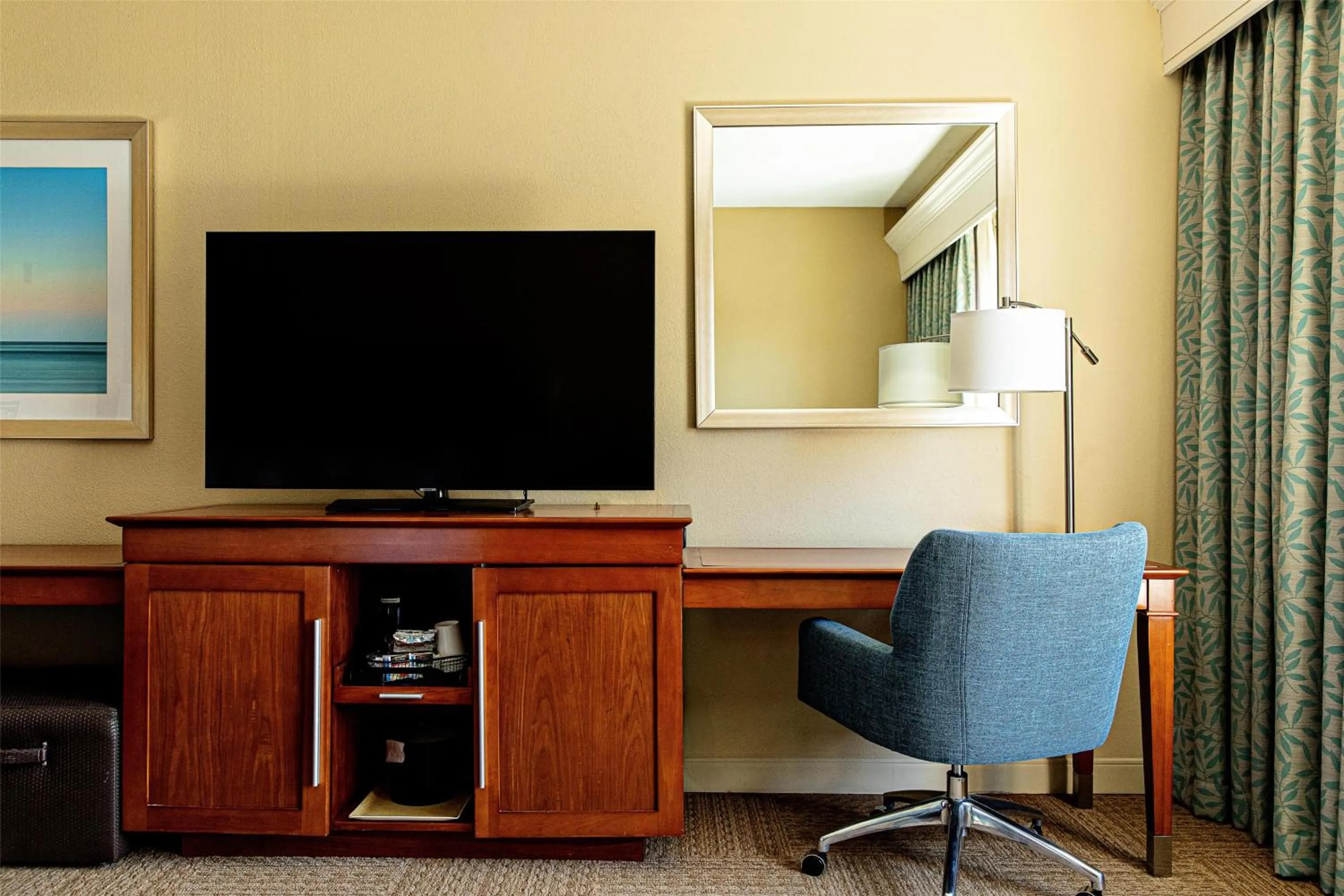 Bedroom in Hampton Inn Charleston-Daniel Island