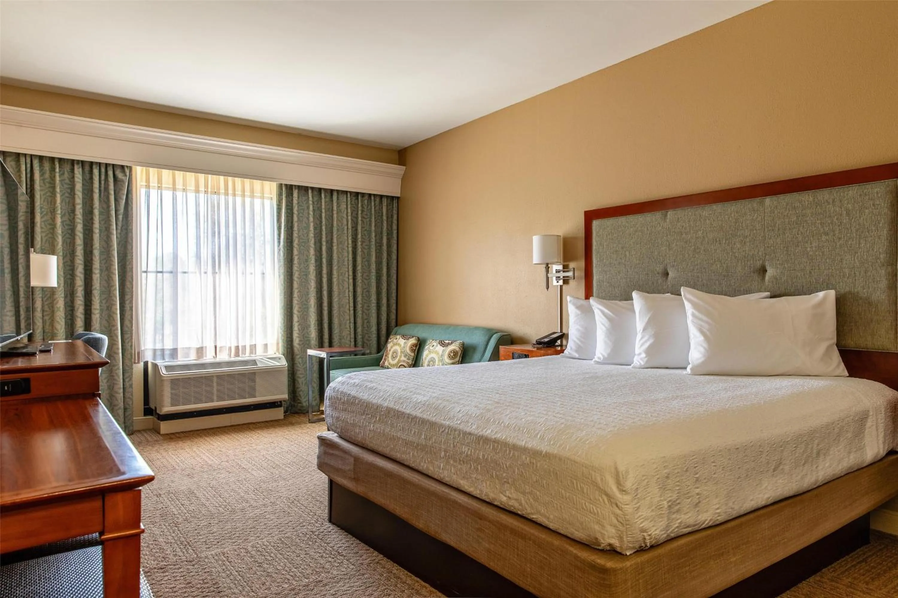 Bed in Hampton Inn Charleston-Daniel Island