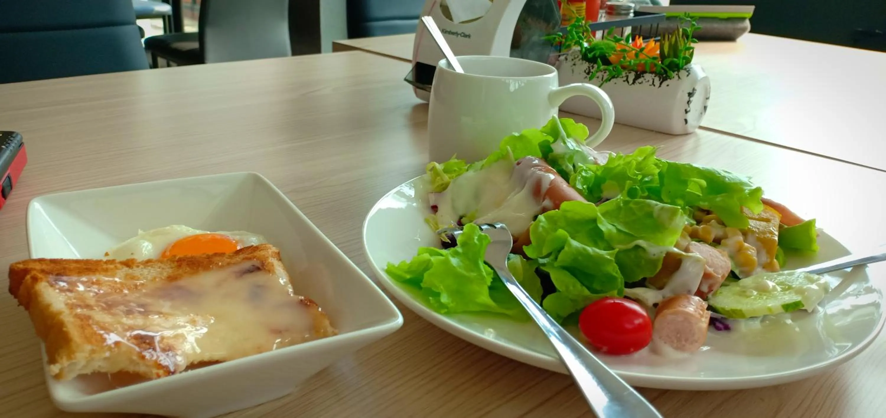 Buffet breakfast in Makan Resort