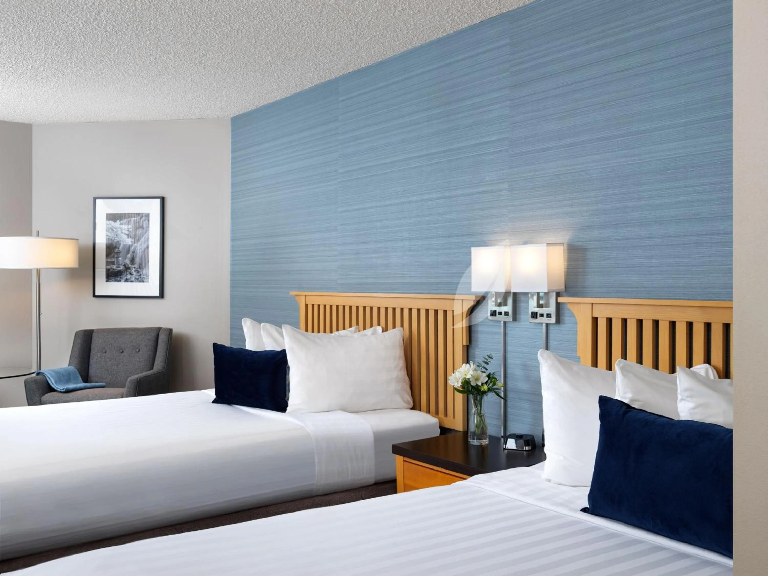 Bed in Inn at Laurel Point