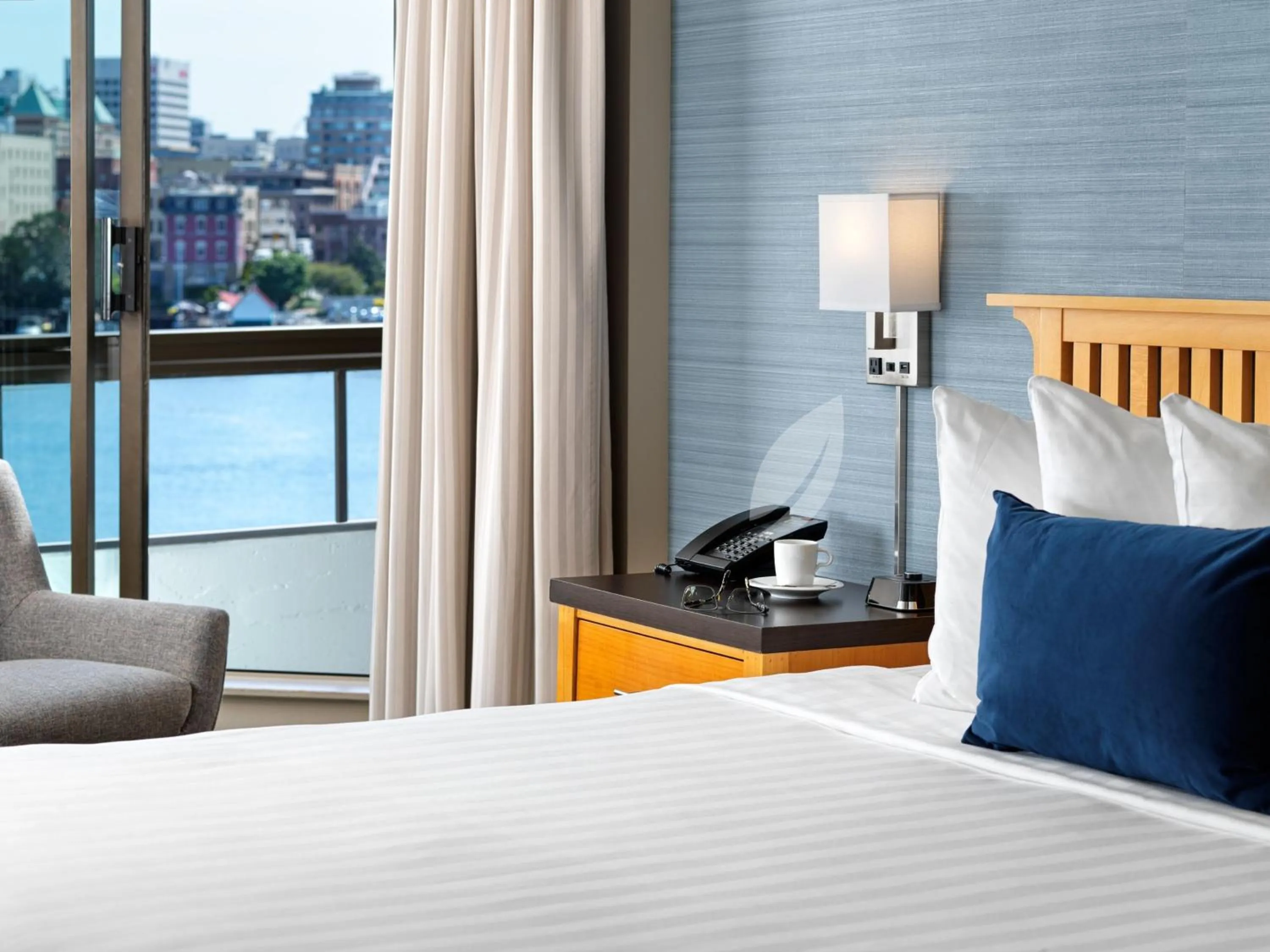 Bed in Inn at Laurel Point