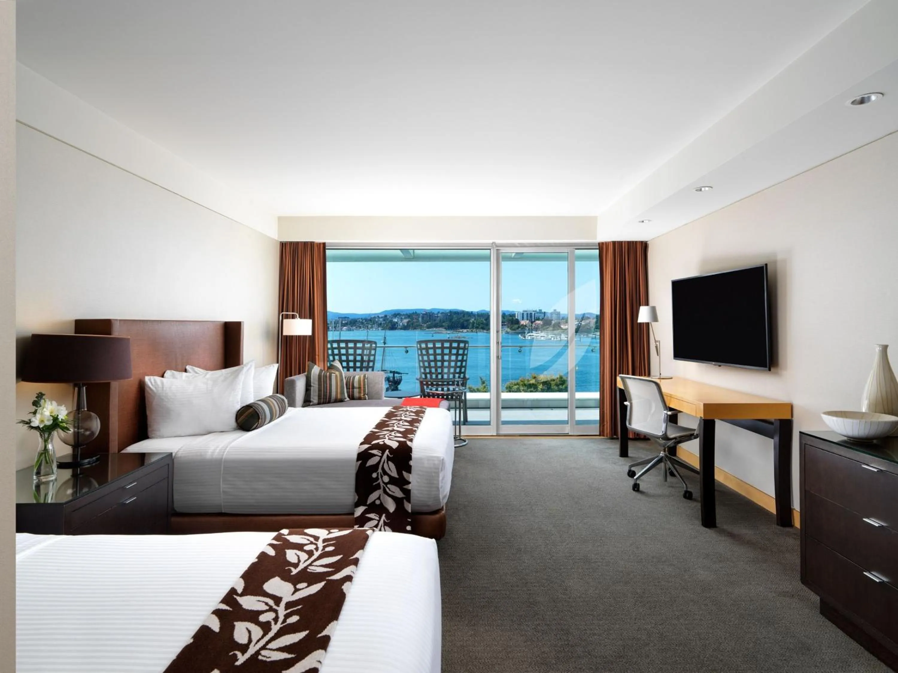 Bed in Inn at Laurel Point